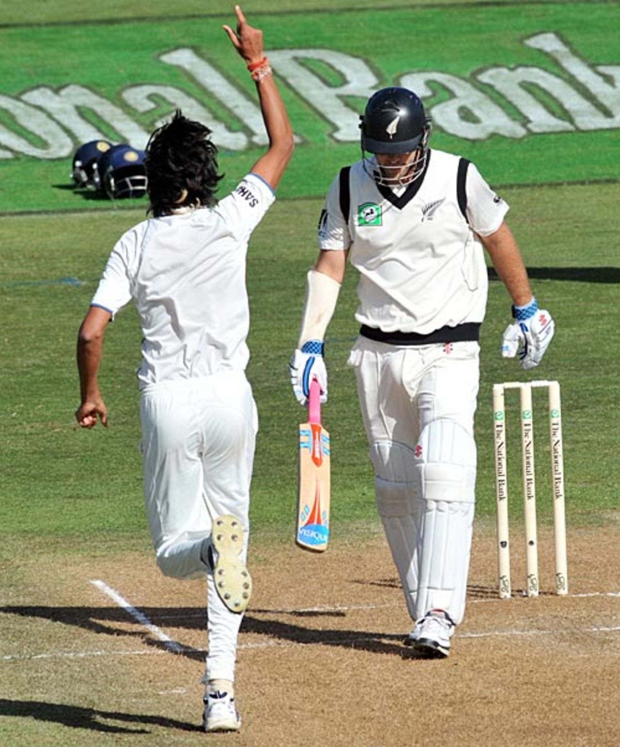 Ishant Sharma dismissed Daniel Vettori, New Zealand v India, 3rd Test, Wellington, 2nd day, April 4, 2009