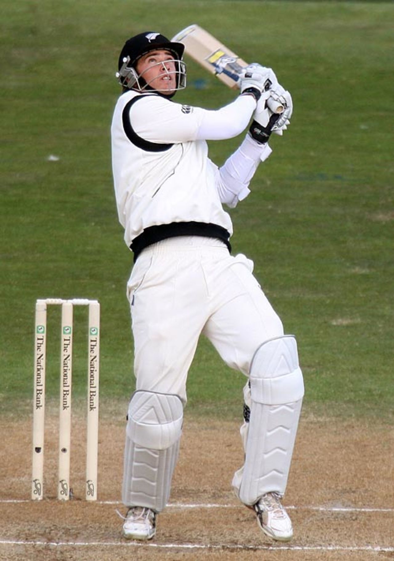 Tim Southee top edges a pull, New Zealand v India, 3rd Test, Wellington, 2nd day, April 4, 2009