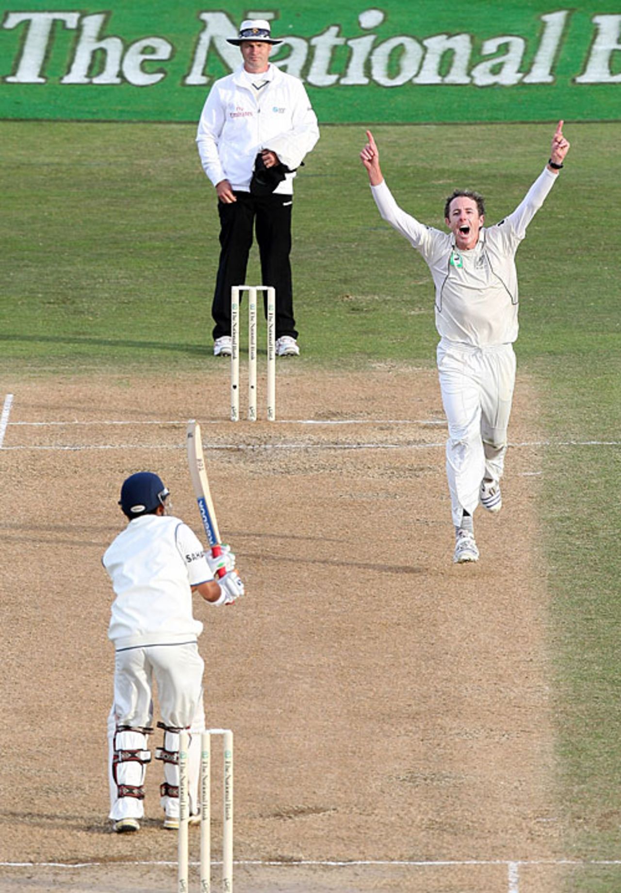 Iain O'Brien celebrates Gautam Gambhir's wicket, New Zealand v India, 3rd Test, Wellington, 3rd day, April 5, 2009