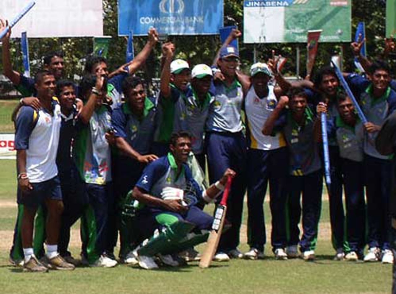 Wayamba celebrate their title triumph, Basnahira South v Wayamba, Inter-Provincial Twenty20, Colombo, SSC, April 5, 2009