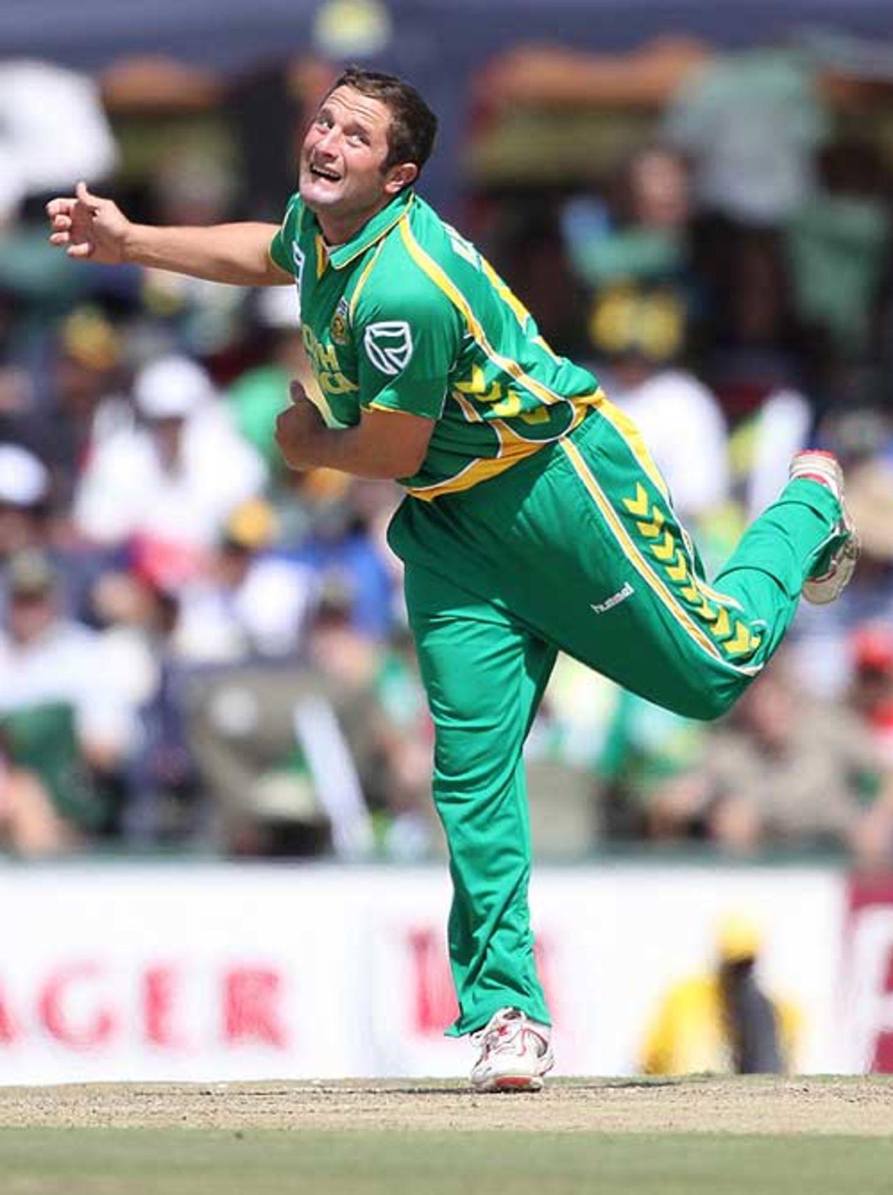 Roelof van der Merwe bowls on ODI debut, South Africa v Australia, 2nd ODI, Centurion, April 5, 2009 