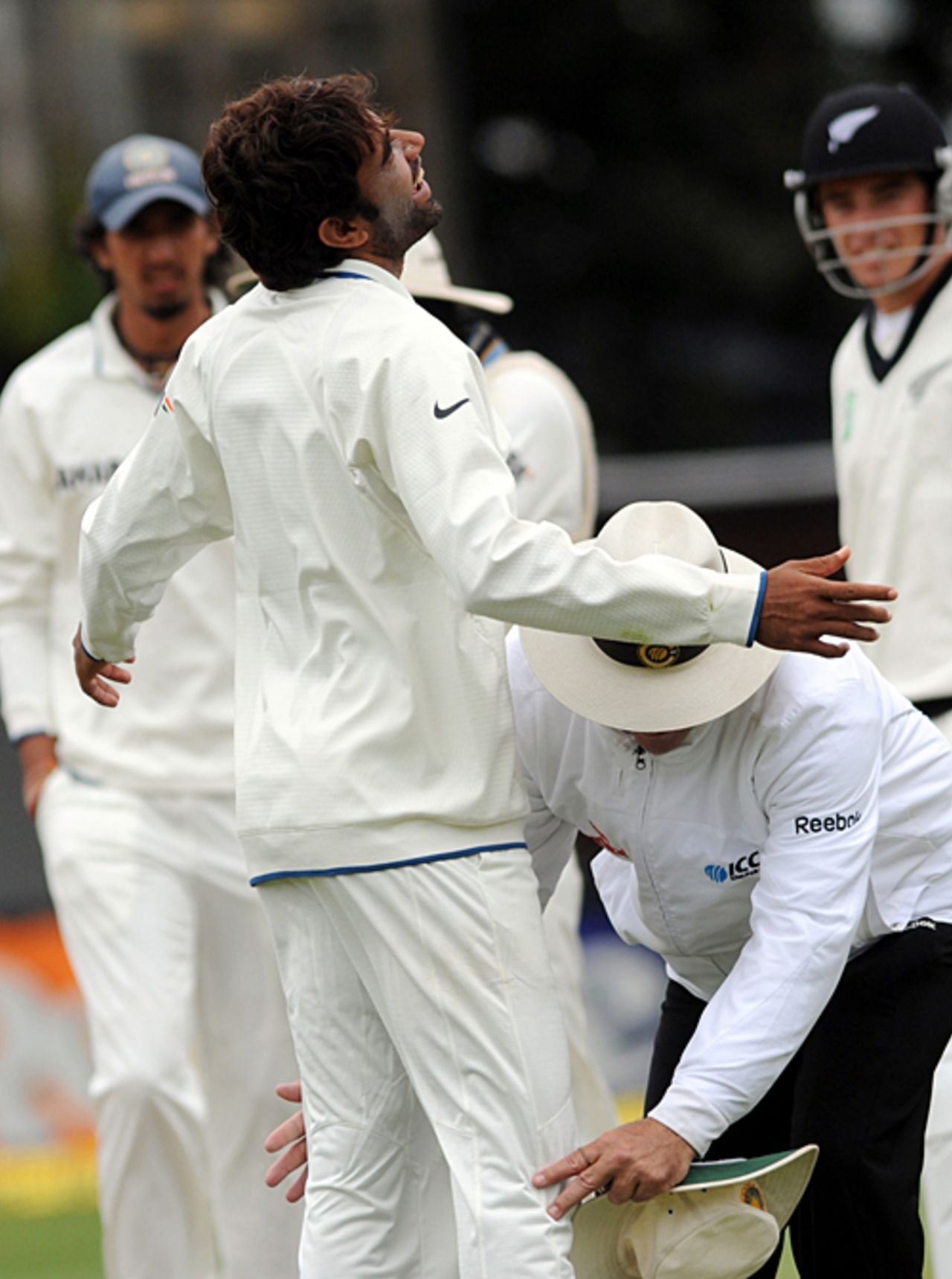 Umpire Daryl Harper searches Munaf Patel for the missing match ball, New Zealand v India, 3rd Test, Wellington, 5th day, April 7, 2009