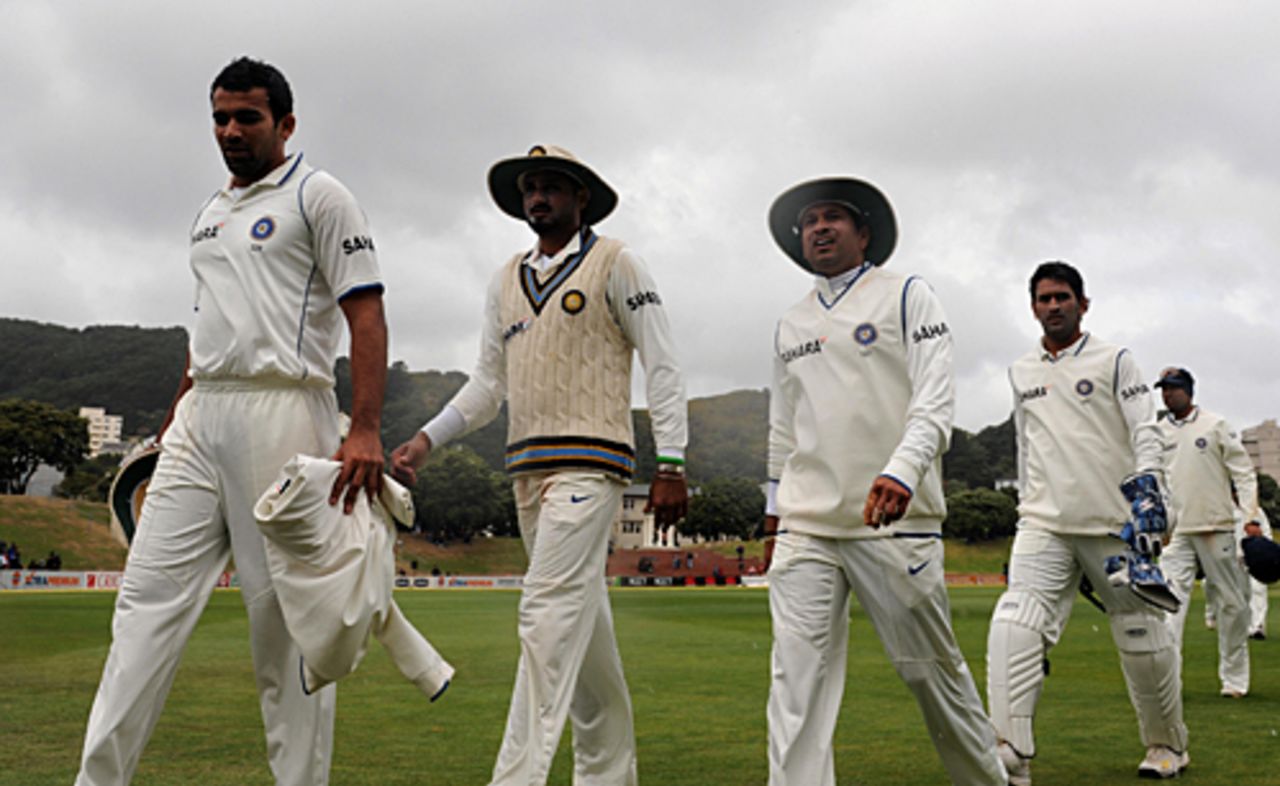 The Indians head back to the pavilion, New Zealand v India, 3rd Test, Wellington, 5th day, April 7, 2009