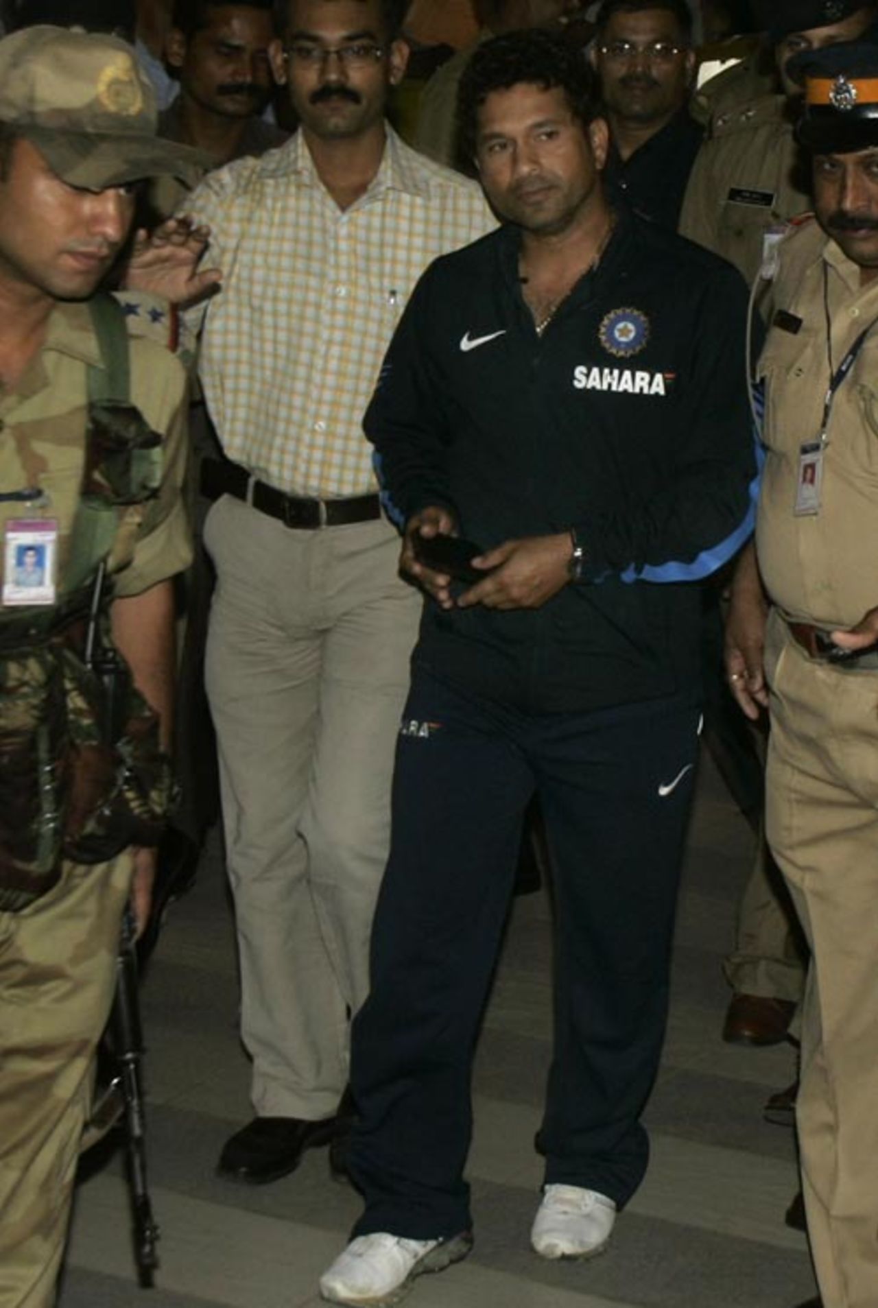 Sachin Tendulkar on arrival from New Zealand, Mumbai, April 8, 2009