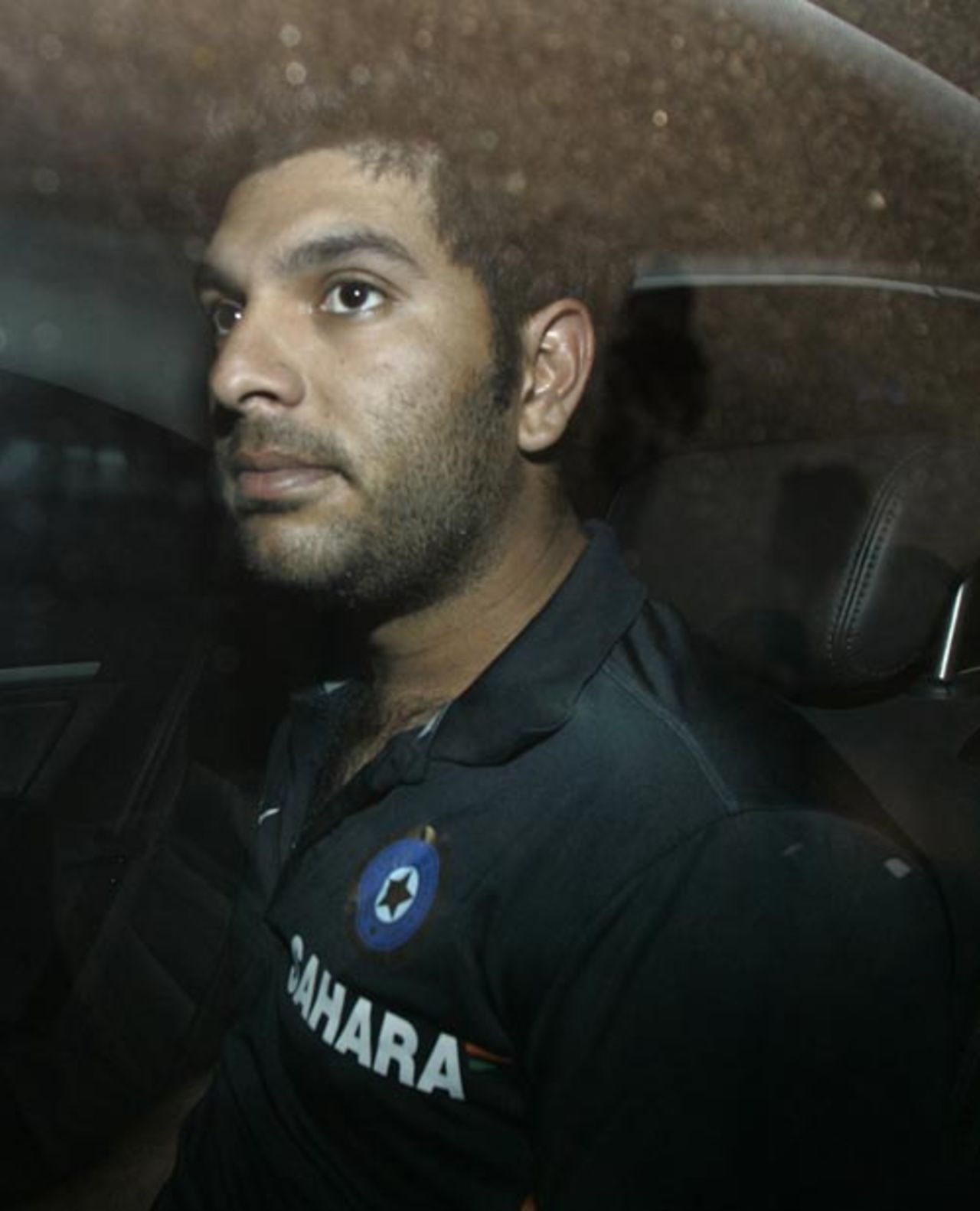 Yuvraj Singh after arriving at the Mumbai airport, April 9, 2009