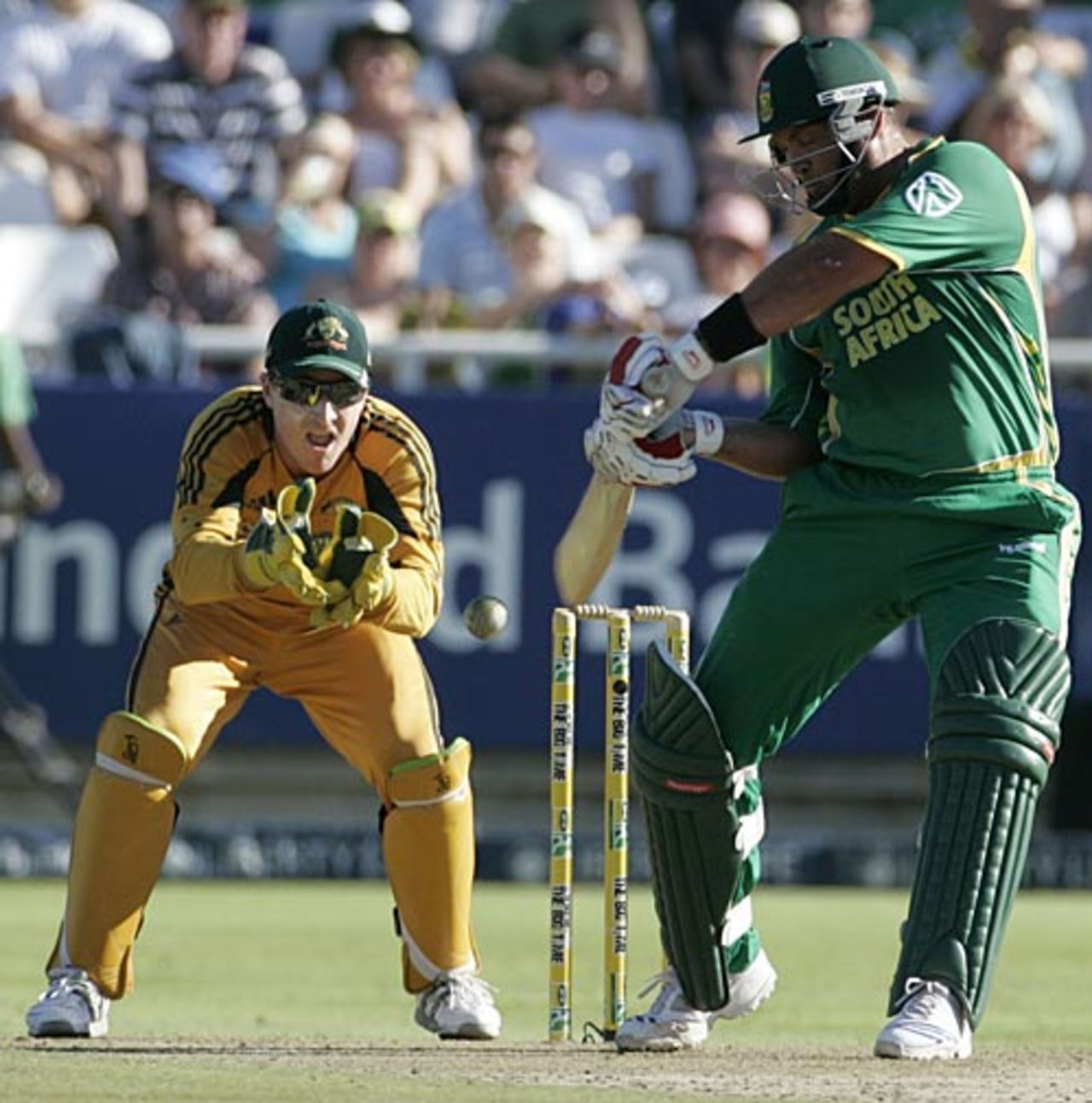 Jacques Kallis plays off the back foot, South Africa v Australia, 3rd ODI, Newlands, Cape Town, April 9, 2009