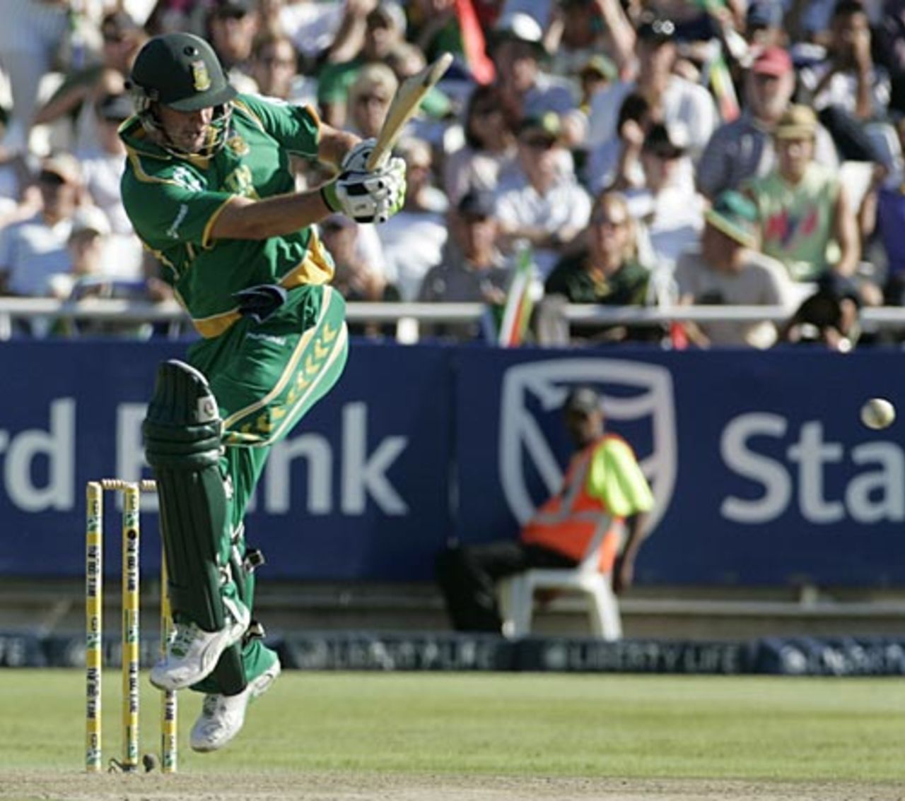 AB de Villiers whips off his pads, South Africa v Australia, 3rd ODI, Newlands, Cape Town, April 9, 2009