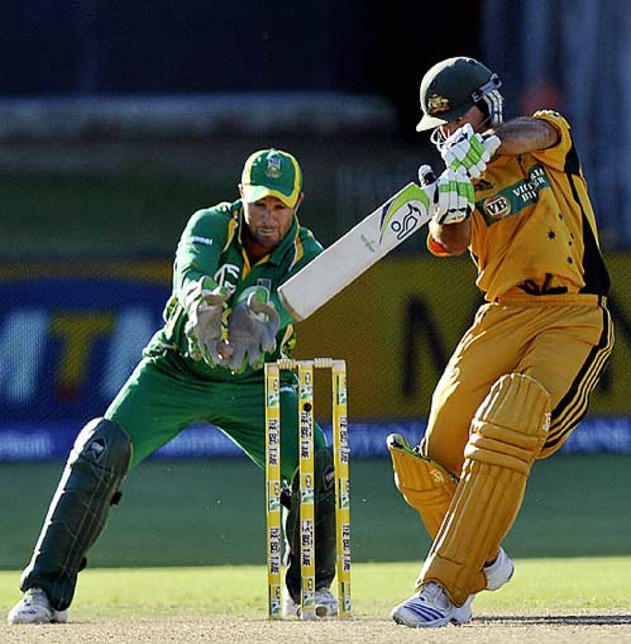 Ricky Ponting puts the ball away, South Africa v Australia, 4th ODI, Port Elizabeth, April 13, 2009