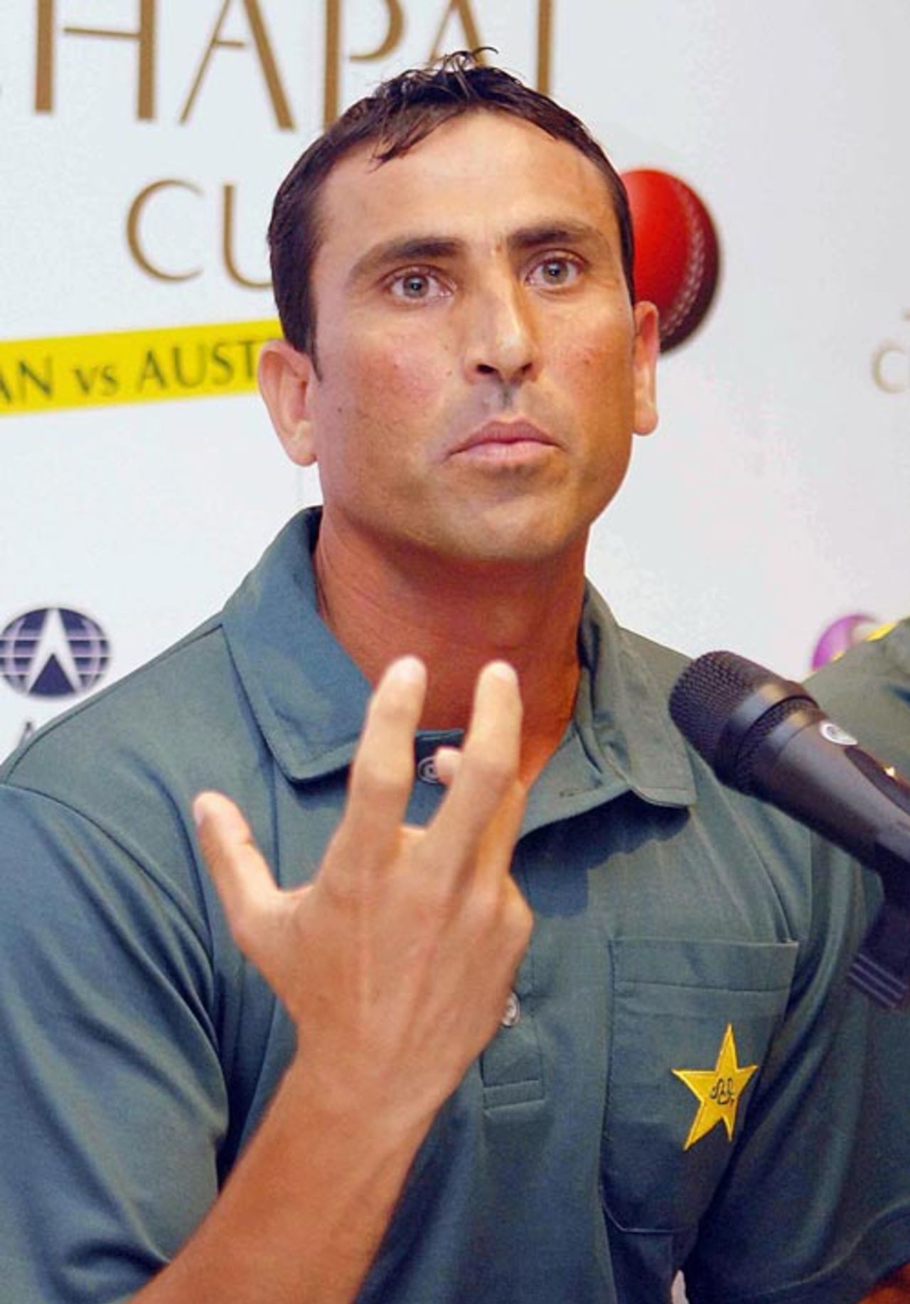 Younis Khan speaks to the press, Dubai, April 14, 2009