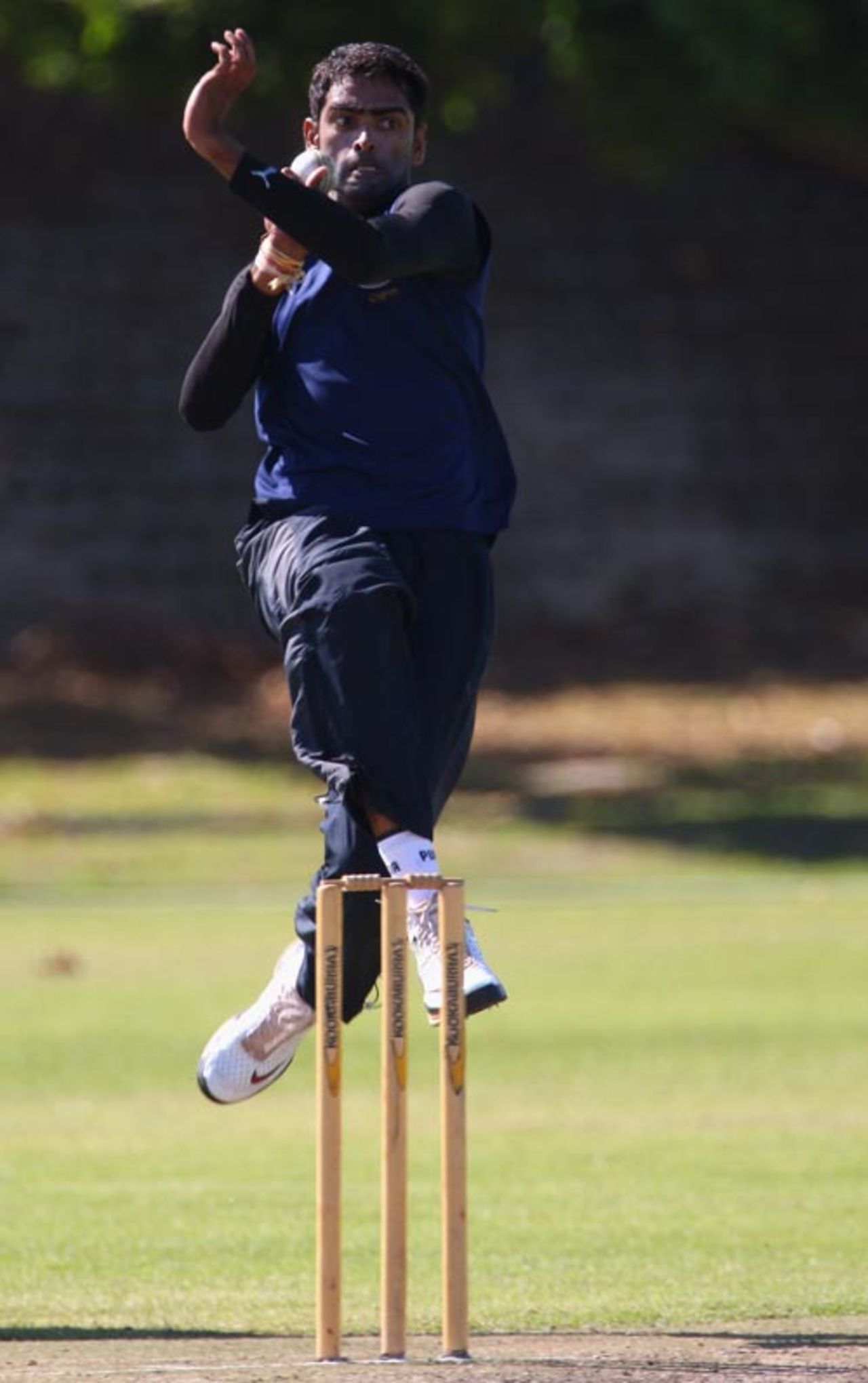 Amit Singh charges in during a Rajasthan Royals training session, Cape Town, April 15, 2009