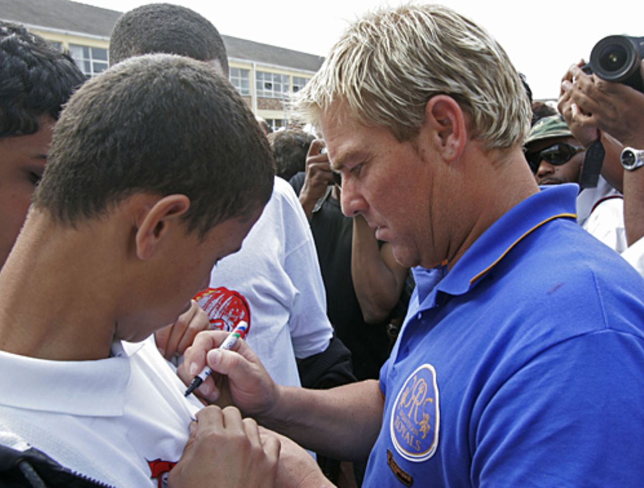 Shane Warne signs a fan's shirt, Cape Town, April 17, 2009