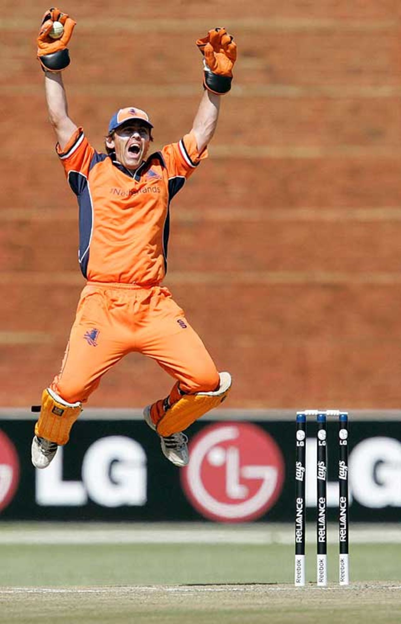 Jeroen Smits in animated appeal, Canada v Netherlands, ICC World Cup Qualifiers, Super Eights, Johannesburg, April 17, 2009