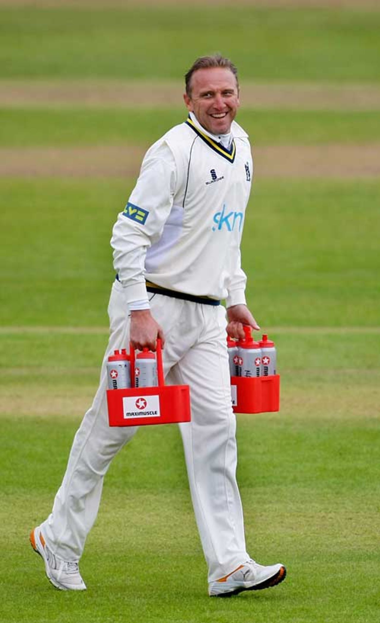 Allan Donald carries the drinks for Warwickshire, Somerset v Warwickshire, County Championship Division One, Taunton, April 17, 2009