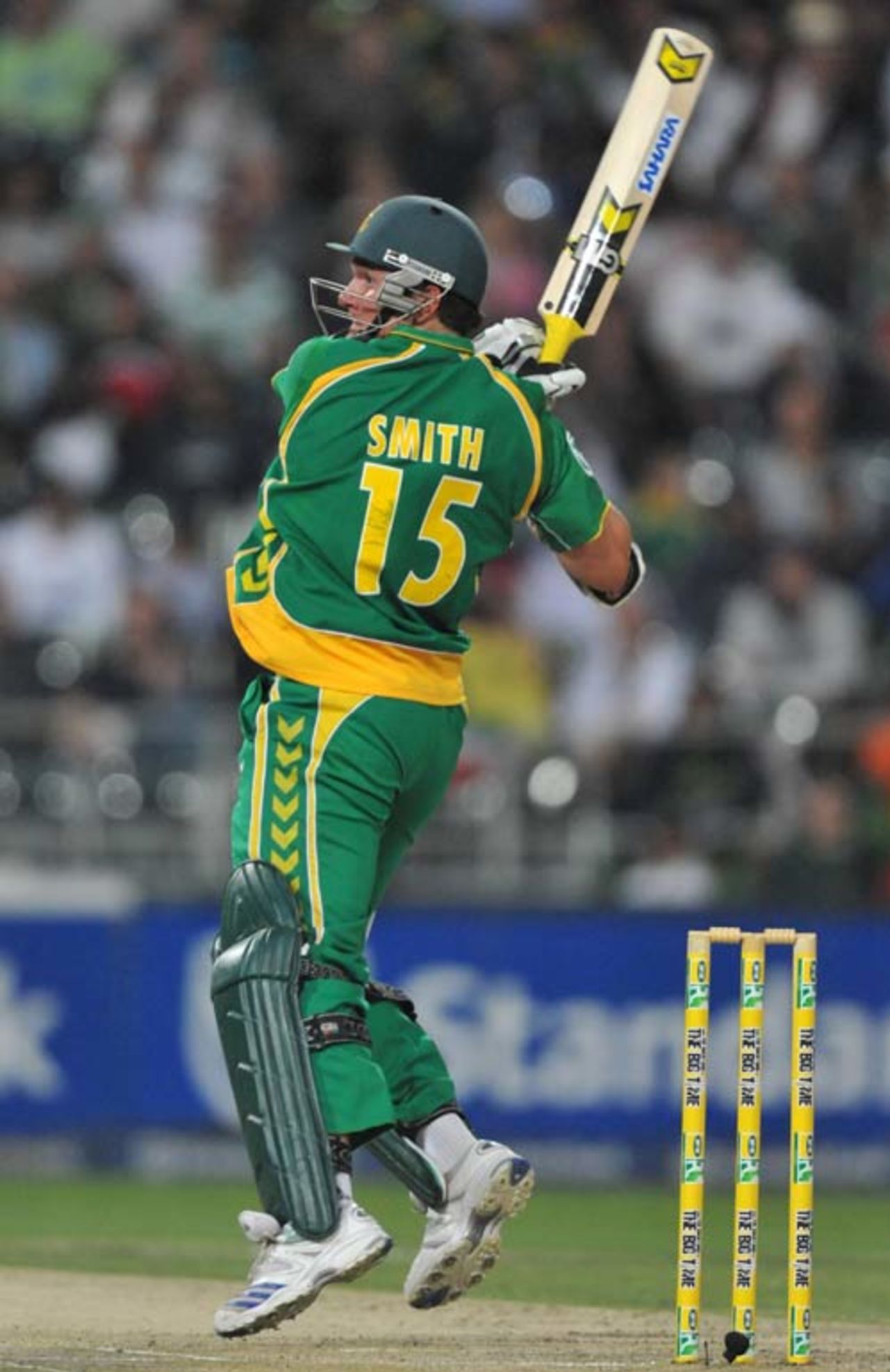 Graeme Smith powers the ball, South Africa v Australia, 5th ODI, Johannesburg, April 17, 2009