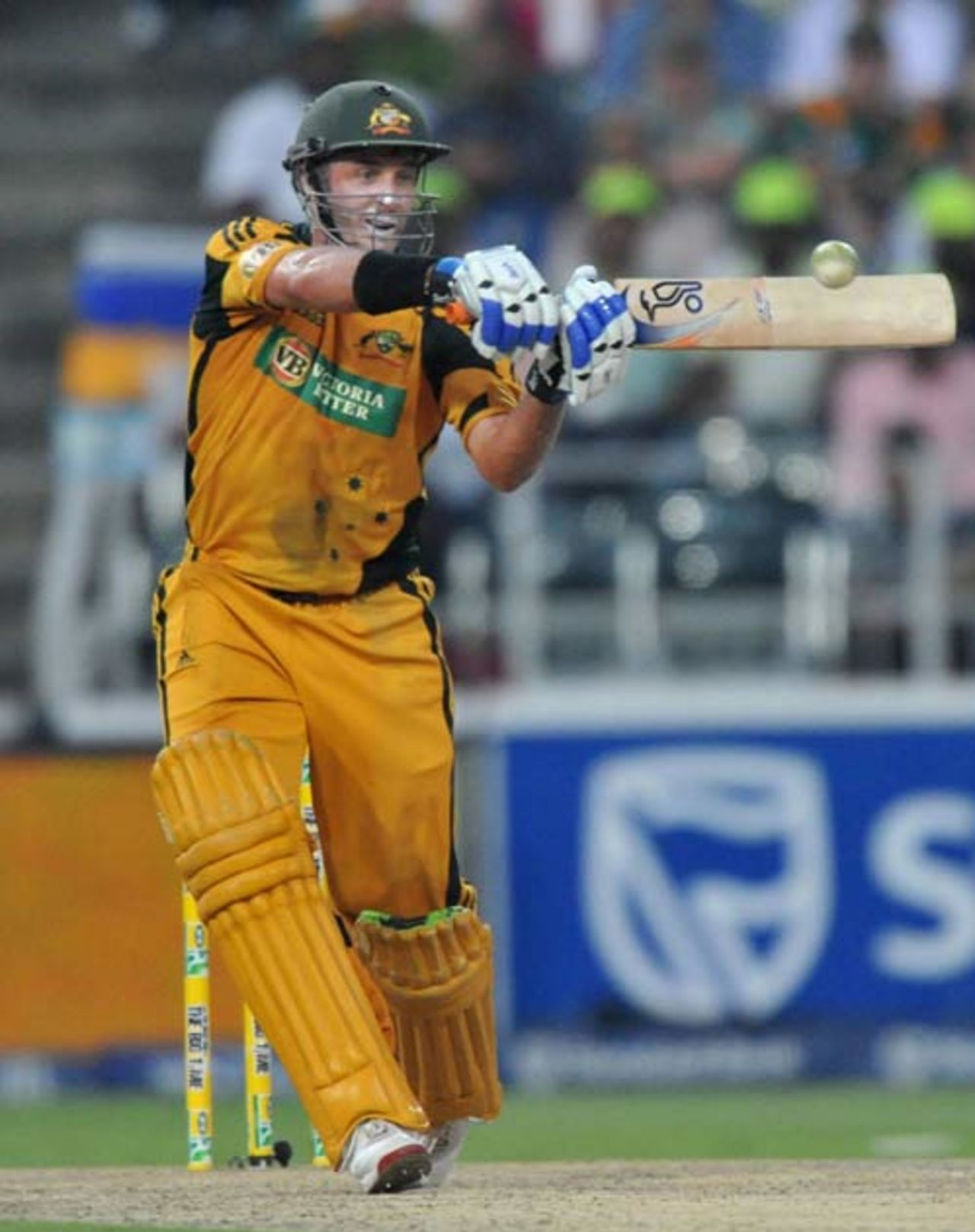 Michael Hussey gets ready to pull, South Africa v Australia, 5th ODI, Johannesburg, April 17, 2009