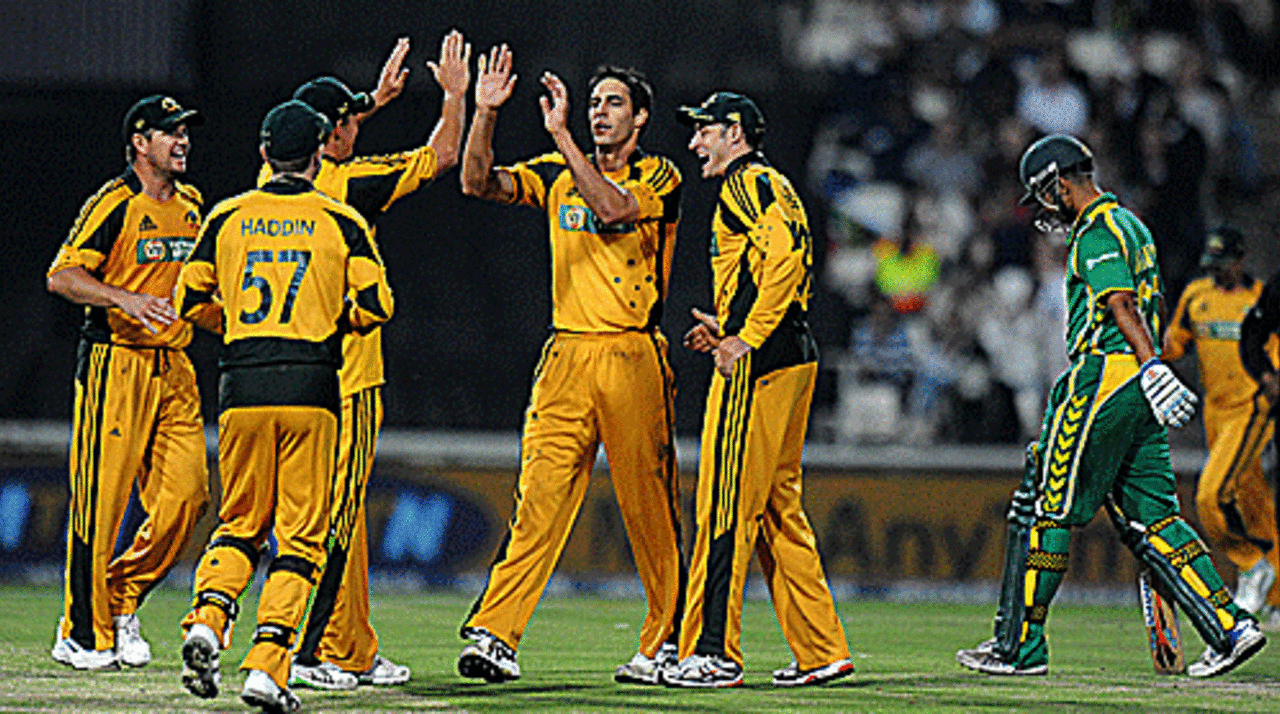 Mitchell Johnson celebrates the fall of JP Duminy, South Africa v Australia, 5th ODI, Johannesburg, April 17, 2009