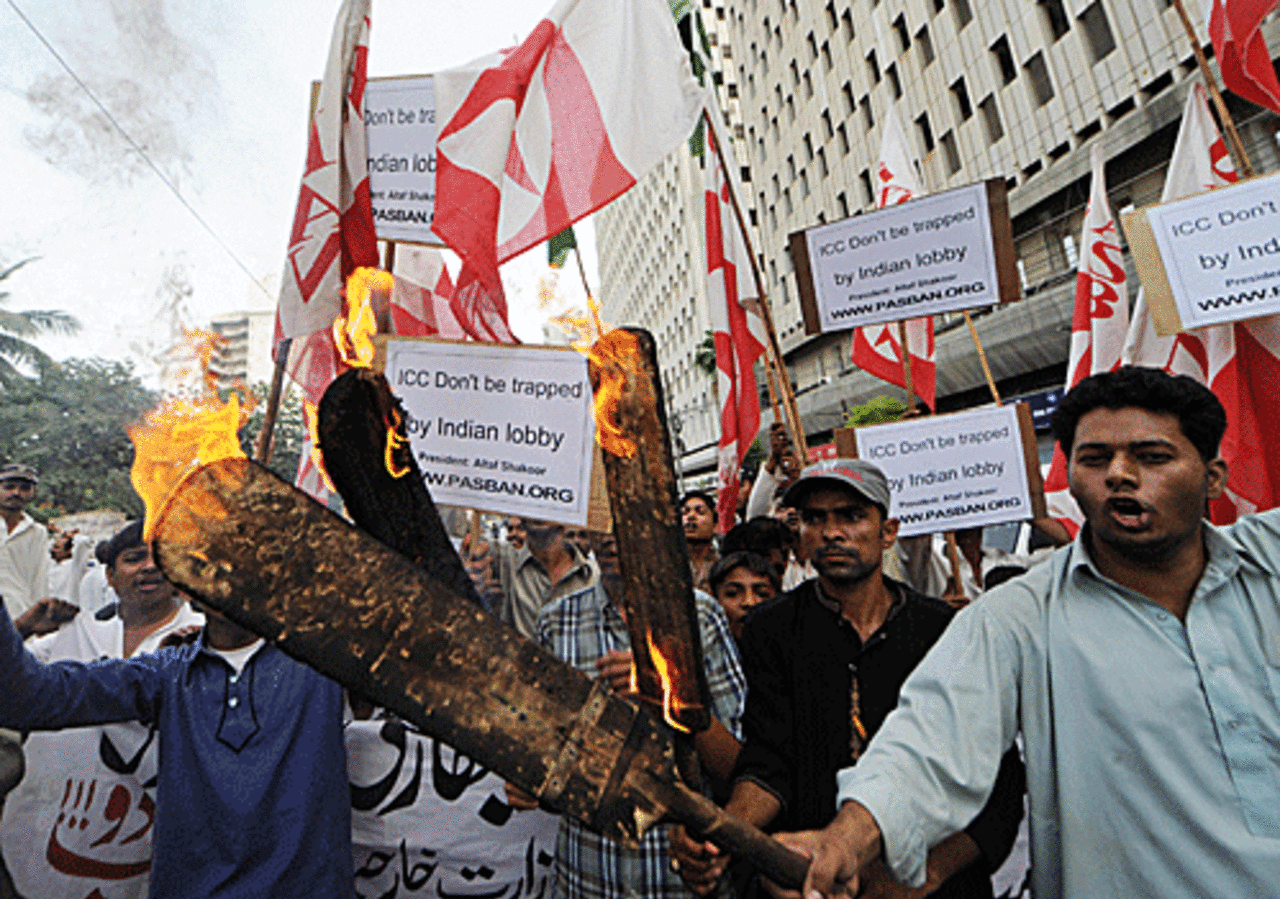 Pakistani fans protest the ICC's decision to move the 2011 World Cup matches out of Pakistan, Karachi, April 18, 2009