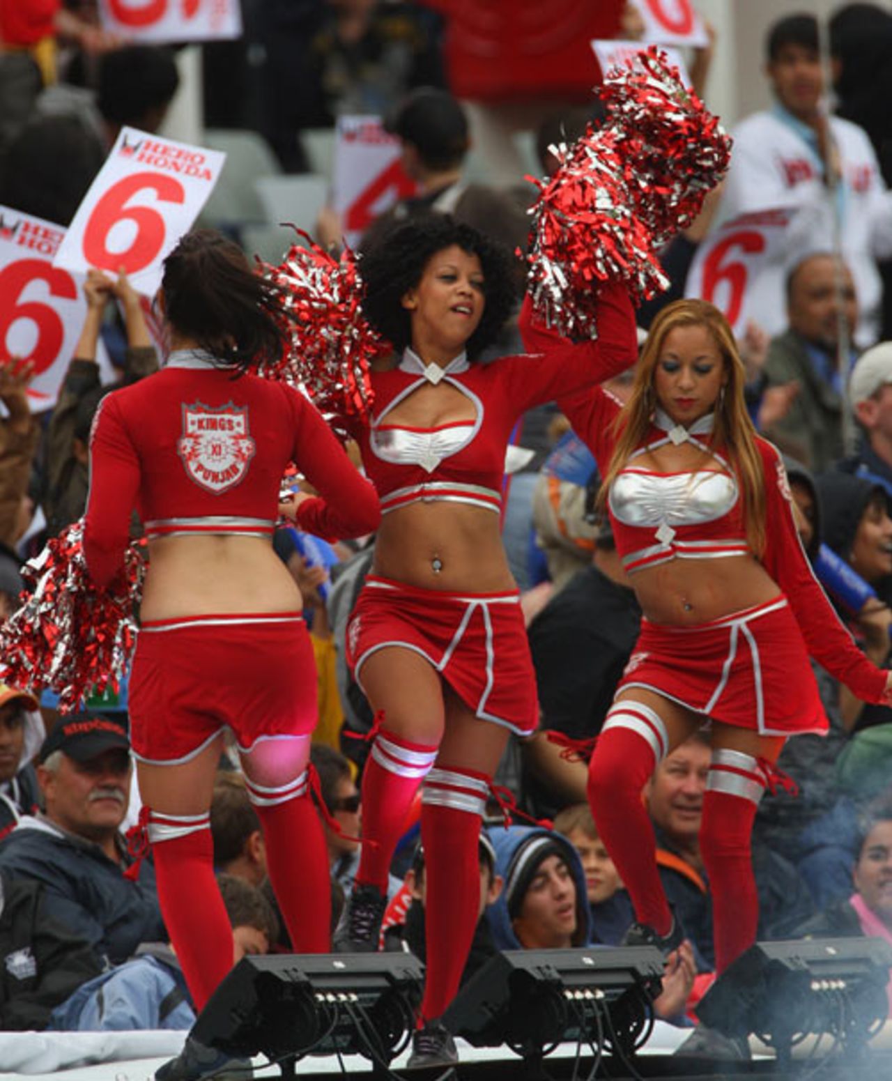 Punjab's cheerleaders had plenty to shout about early on, Delhi Daredevils v Kings XI Punjab, IPL, 3rd game, Cape Town, April 19, 2009