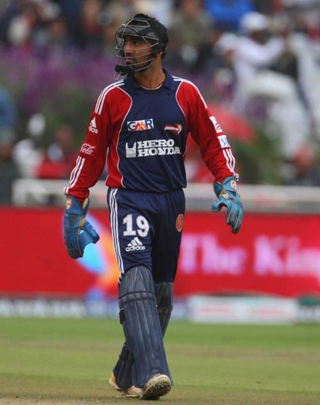 Dinesh Karthik shows off a baseball-type helmet, Delhi Daredevils v Kings XI Punjab, IPL, 3rd game, Cape Town, April 19, 2009