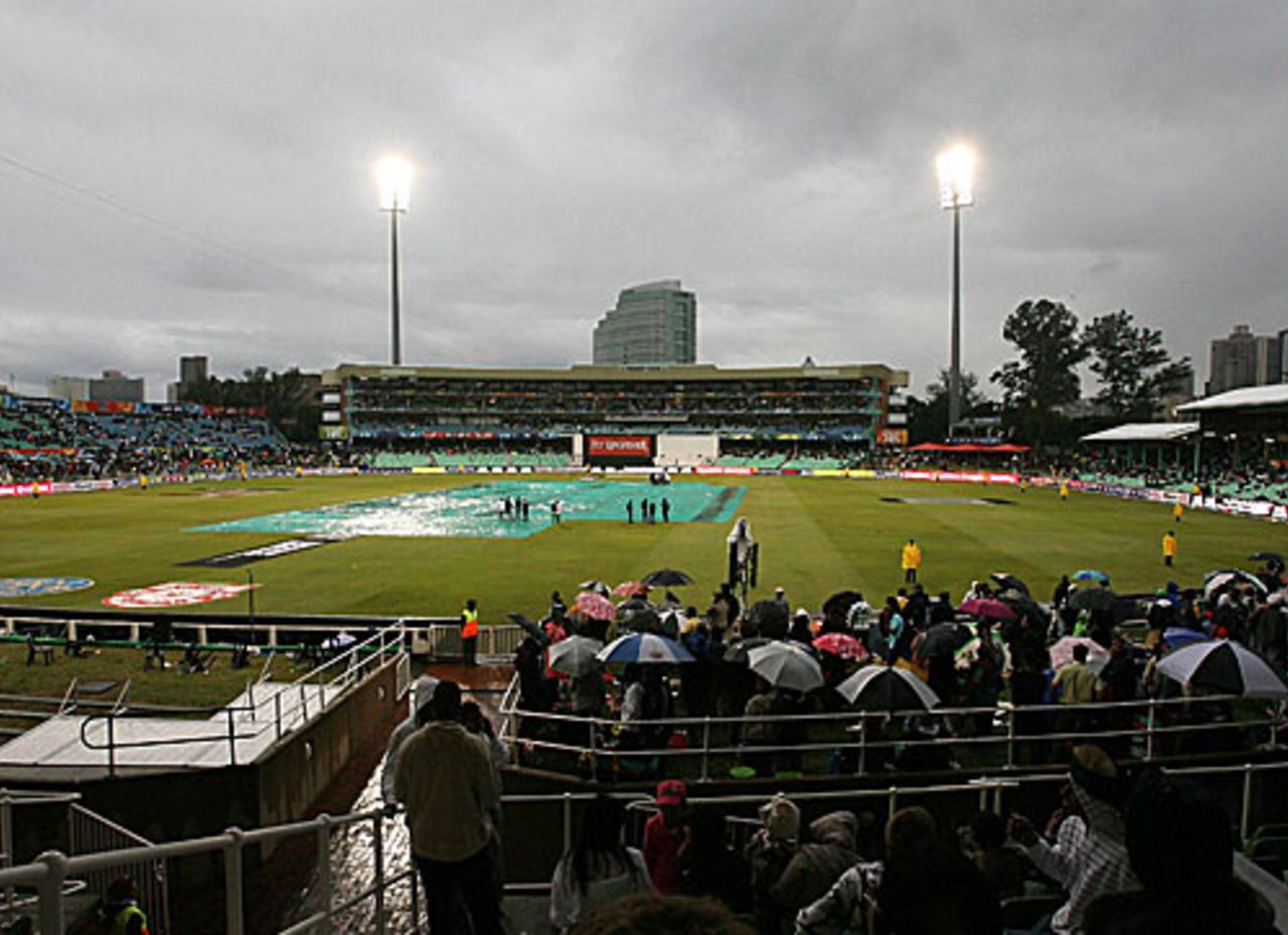 The covers are on under grey skies at Kingsmead, Mumbai Indians v Rajasthan Royals, IPL, 7th game, Durban, April 21, 2009