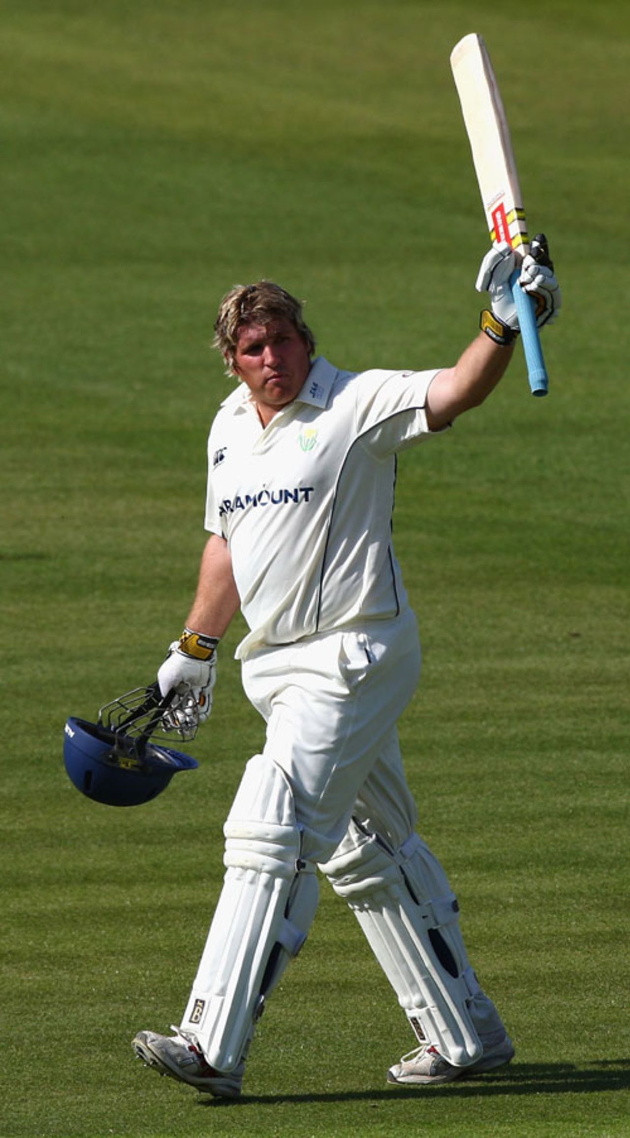 Mark Cosgrove reaches his hundred at a sun-drenched Lord's, Middlesex v Glamorgan, County Championship Division Two, Lord's, April 22, 2009