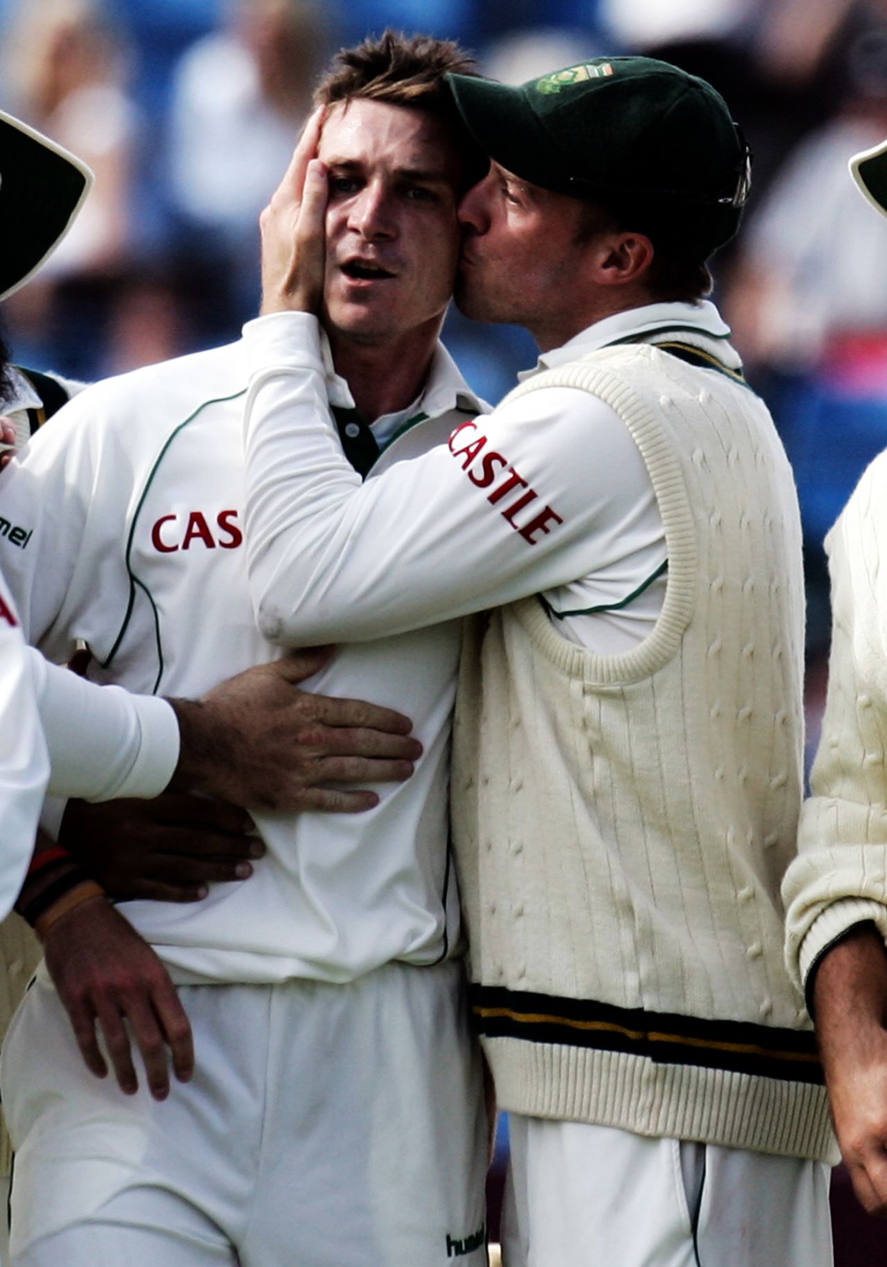 AB de Villiers kisses Dale Steyn on getting a wicket, England v South Africa, 2nd Test, Leeds, 4th day, July 21, 2008