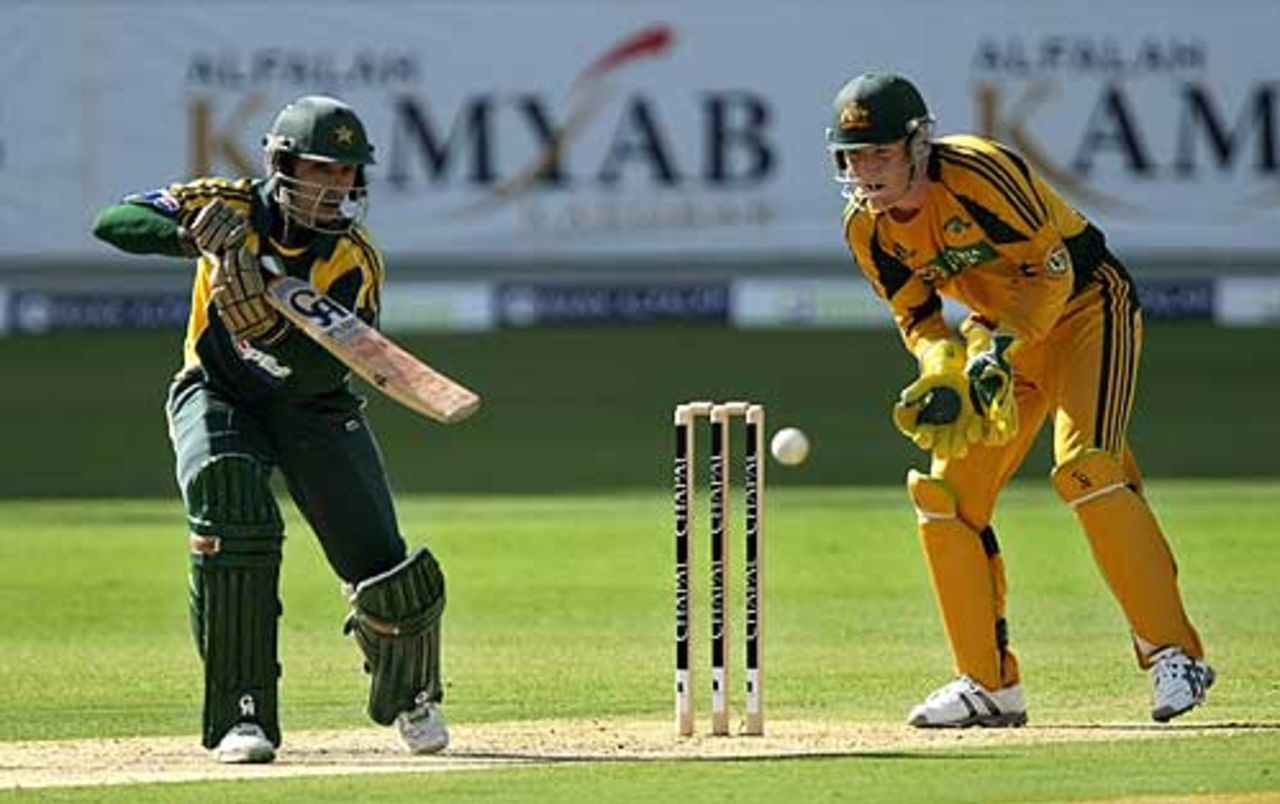Salman Butt played a dour innings to carry Pakistan, Pakistan v Australia, 2nd ODI, Dubai, April 24, 2009