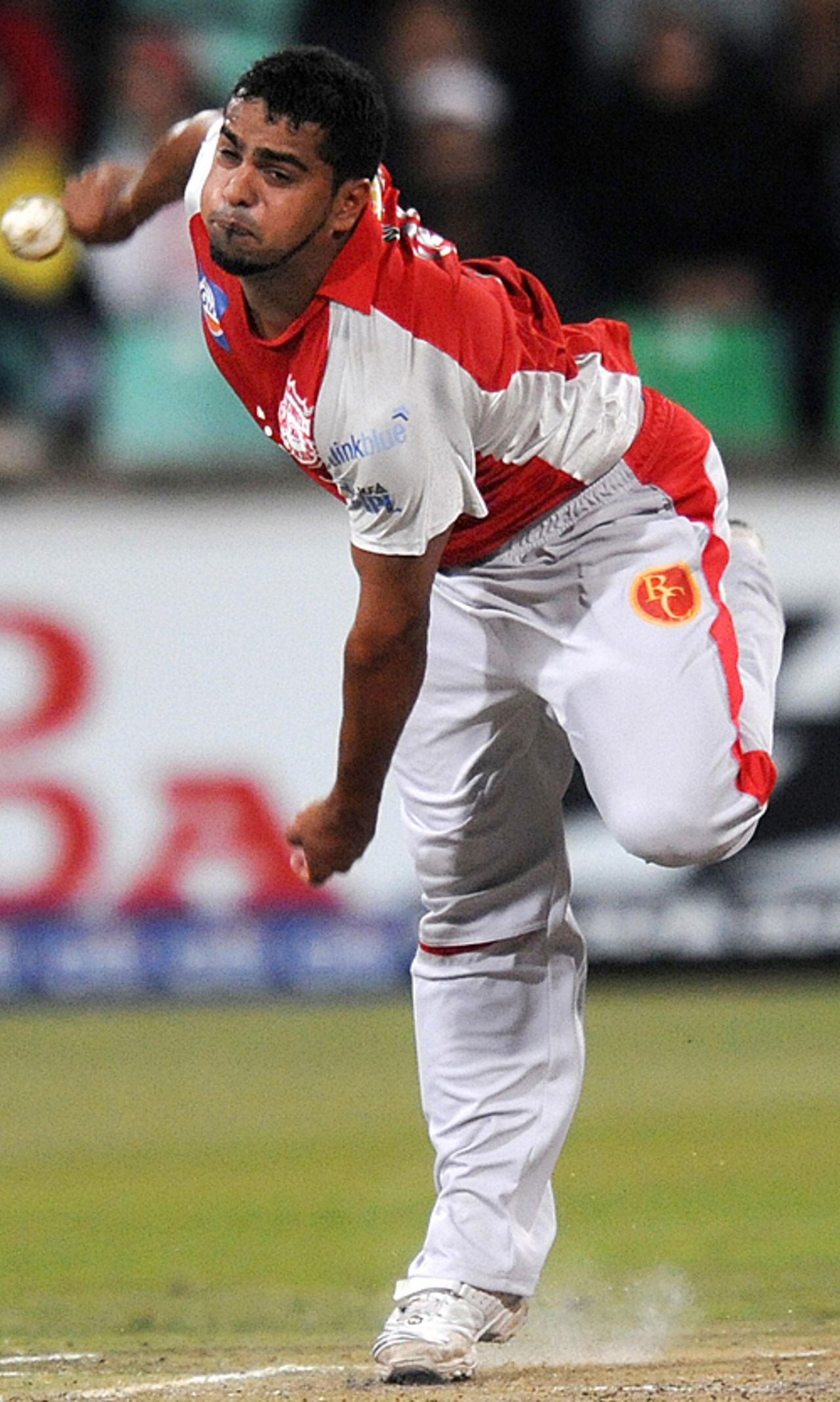 Yusuf Abdulla bends his back, Bangalore Royal Challengers v Kings XI Punjab, IPL, 11th match, Durban, April 24, 2009