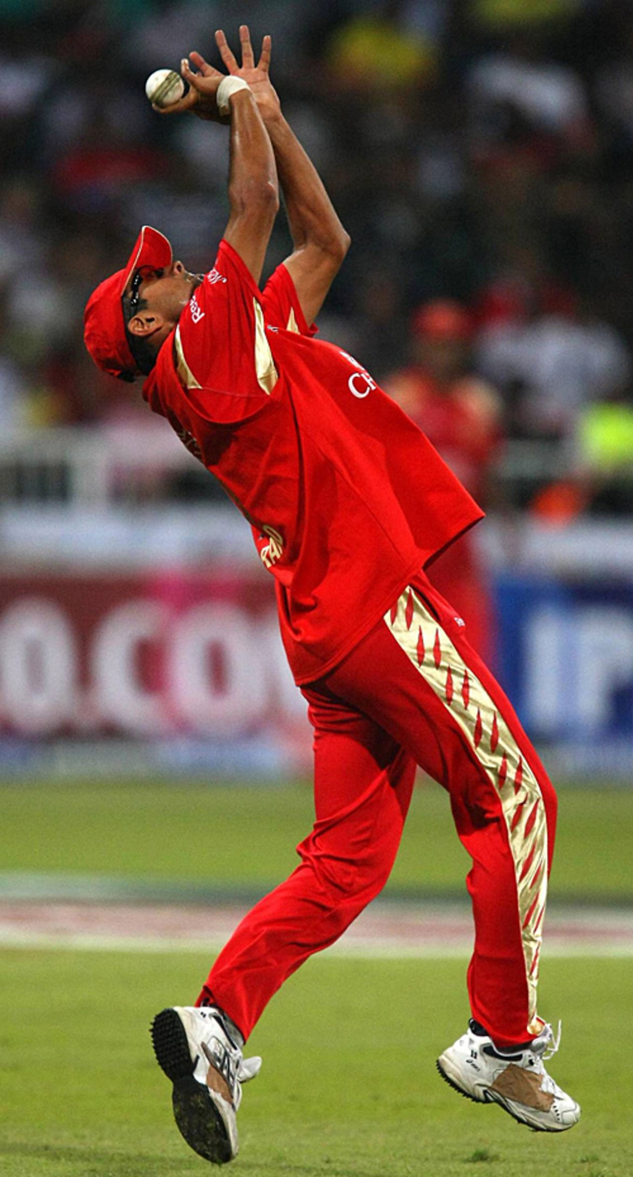 Rahul Dravid drops a sitter from Kumar Sangakkara, Bangalore Royal Challengers v Kings XI Punjab, IPL, 11th match, Durban, April 24, 2009