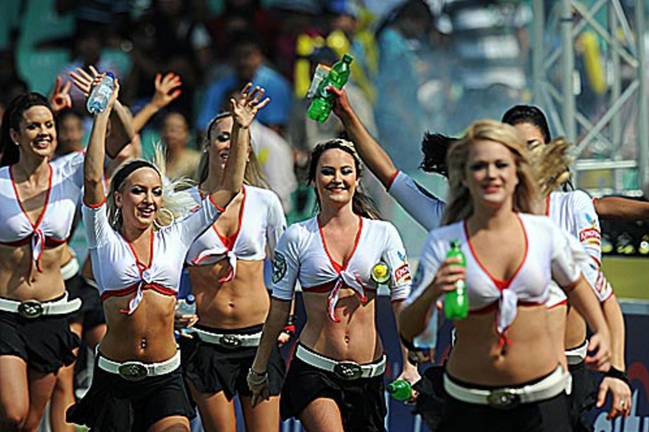 Cheerleaders entertain the crowd, Deccan Chargers v Mumbai Indians, IPL, 12th Match, Durban, April 25, 2009