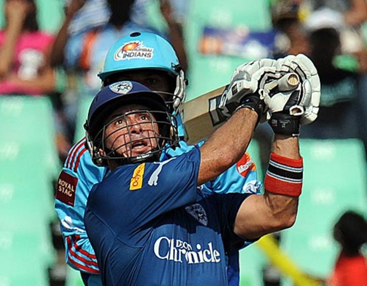 Herschelle Gibbs pulls one over the in-field, Deccan Chargers v Mumbai Indians, IPL, 12th Match, Durban, April 25, 2009