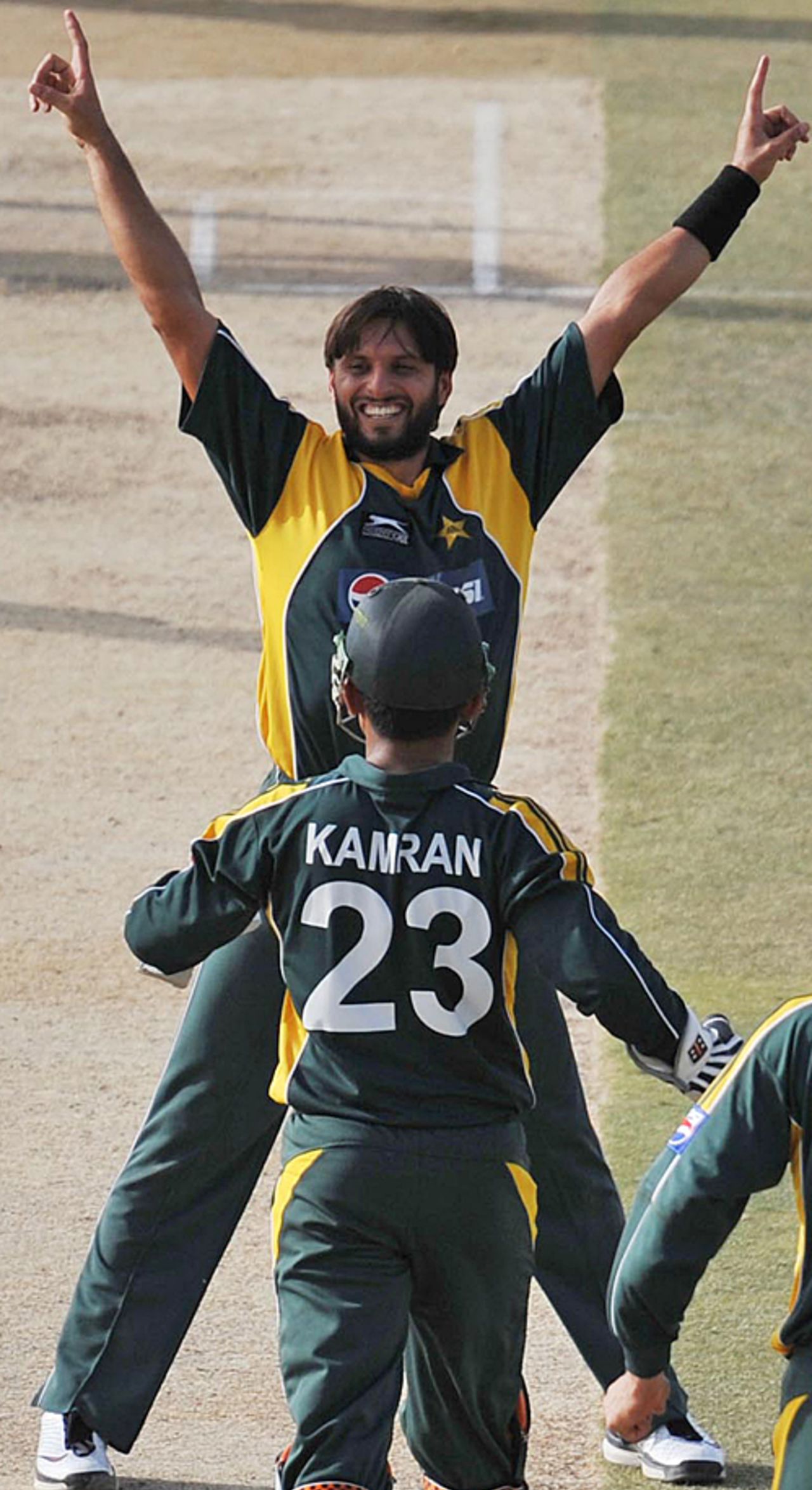 Shahid Afridi is delighted after dismissing Andrew Symonds, Pakistan v Australia, 3rd ODI, Abu Dhabi, April 27, 2009