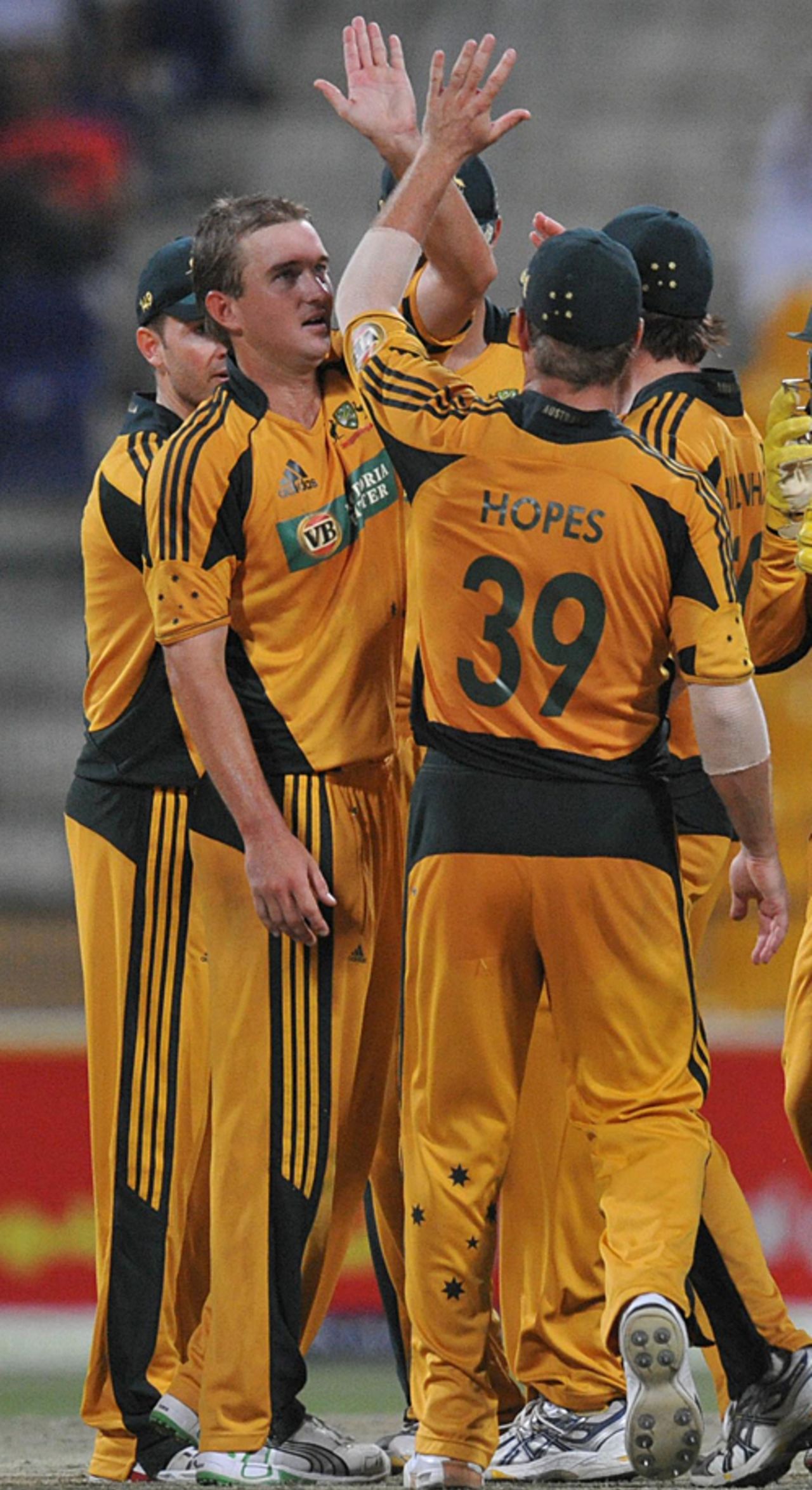 Nathan Hauritz high-fives team-mates after dismissing Younis Khan, Pakistan v Australia, 3rd ODI, Abu Dhabi, April 27, 2009