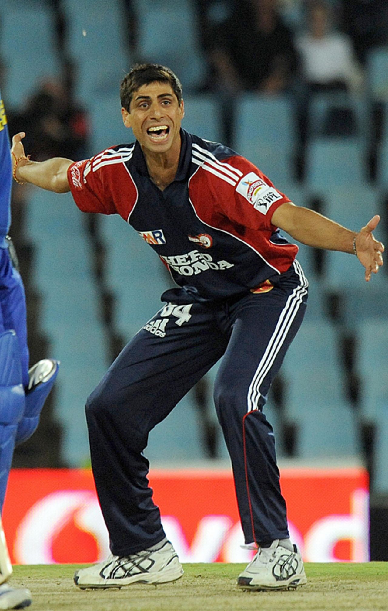 Ashish Nehra successfully appeals for an lbw against Rob Quiney, Delhi Daredevils v Rajasthan Royals, IPL, 18th match, Centurion, April 28, 2009