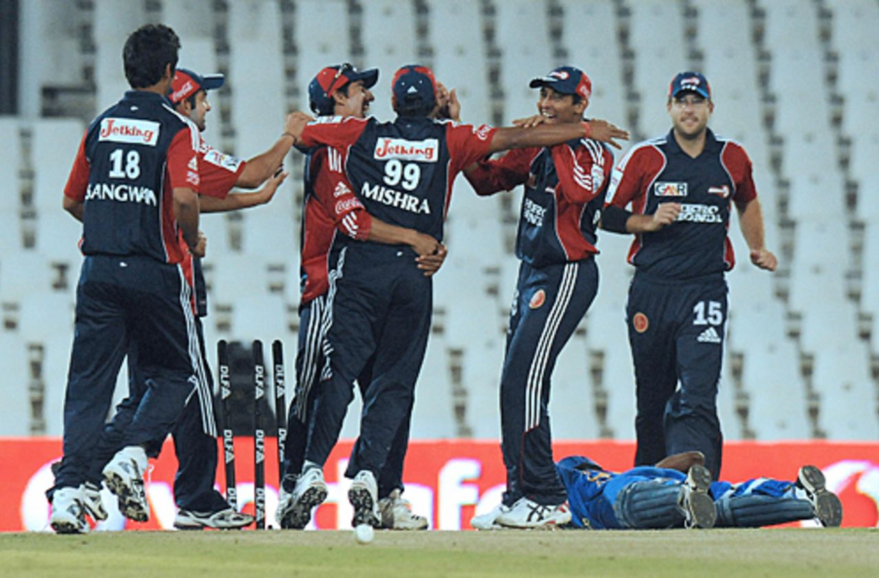 Amit Mishra's direct hit found Swapnil Asnodkar short of his crease, Delhi Daredevils v Rajasthan Royals, IPL, 18th match, Centurion, April 28, 2009