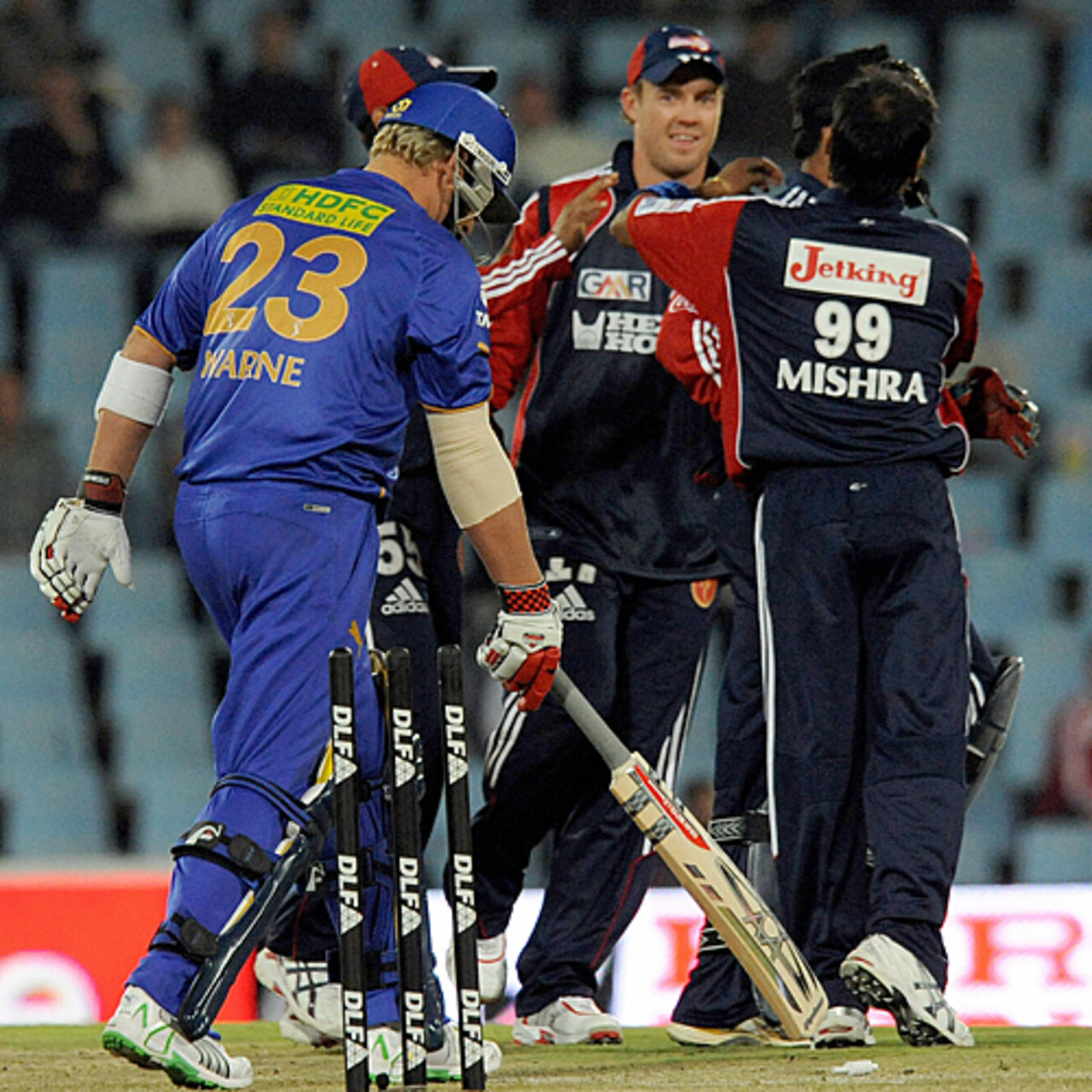 The Delhi Daredevils celebrate Shane Warne's dismissal, Delhi Daredevils v Rajasthan Royals, IPL, 18th match, Centurion, April 28, 2009