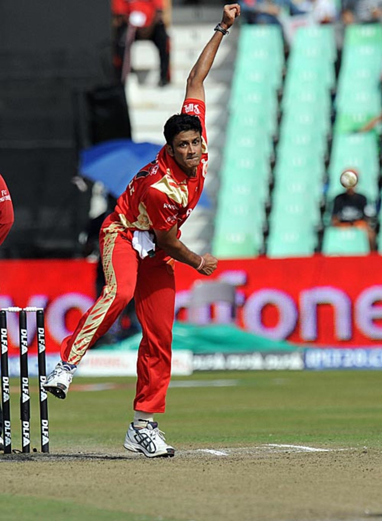 Anil Kumble finished with impressive figures of 2 for 16, Royal Challengers Bangalore v Kolkata Knight Riders, IPL, 19th match, Durban, April 29, 2009