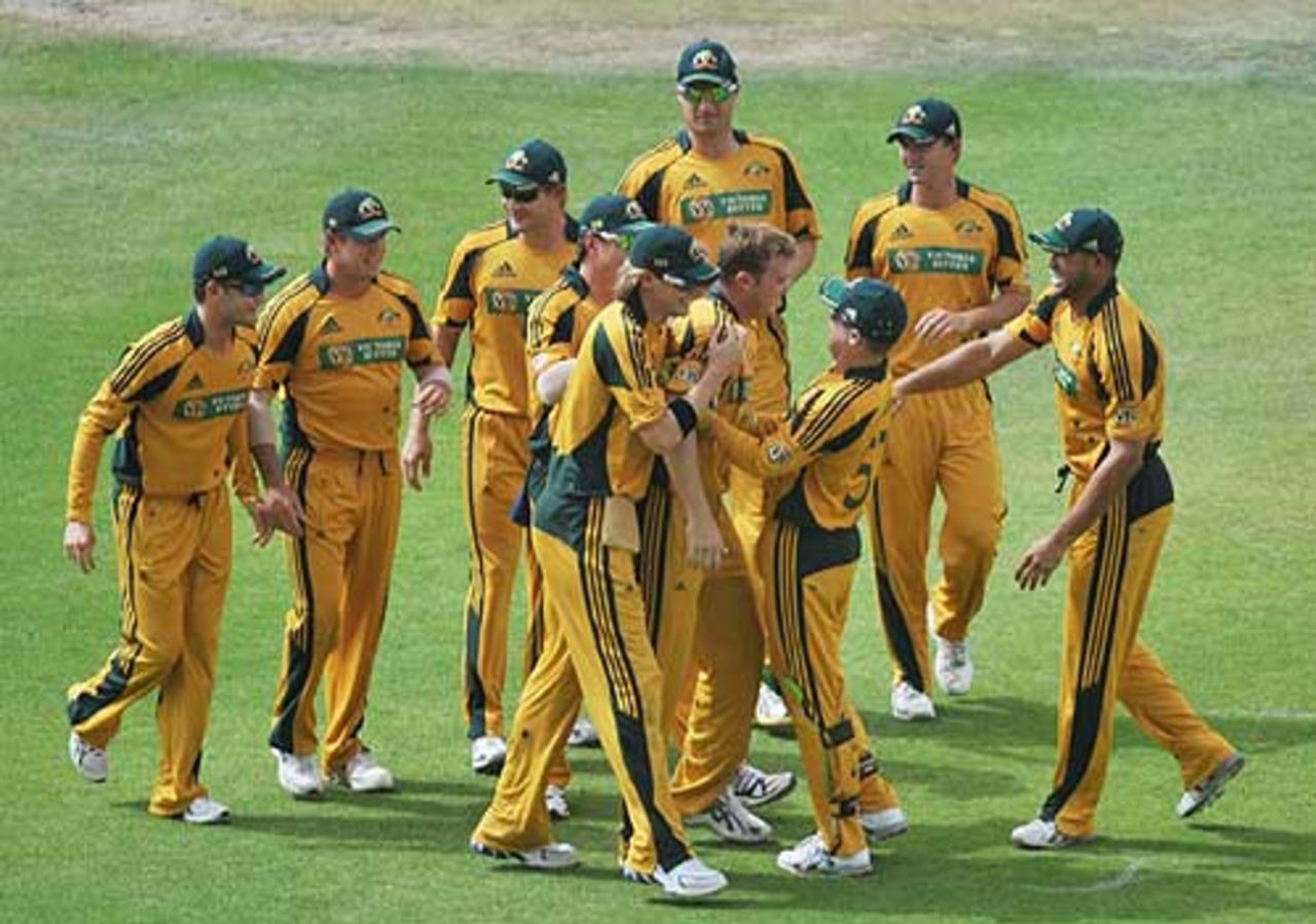 Australia crowd around Doug Bollinger after his first ODI success, Pakistan v Australia, 4th ODI, Abu Dhabi, May 1, 2009