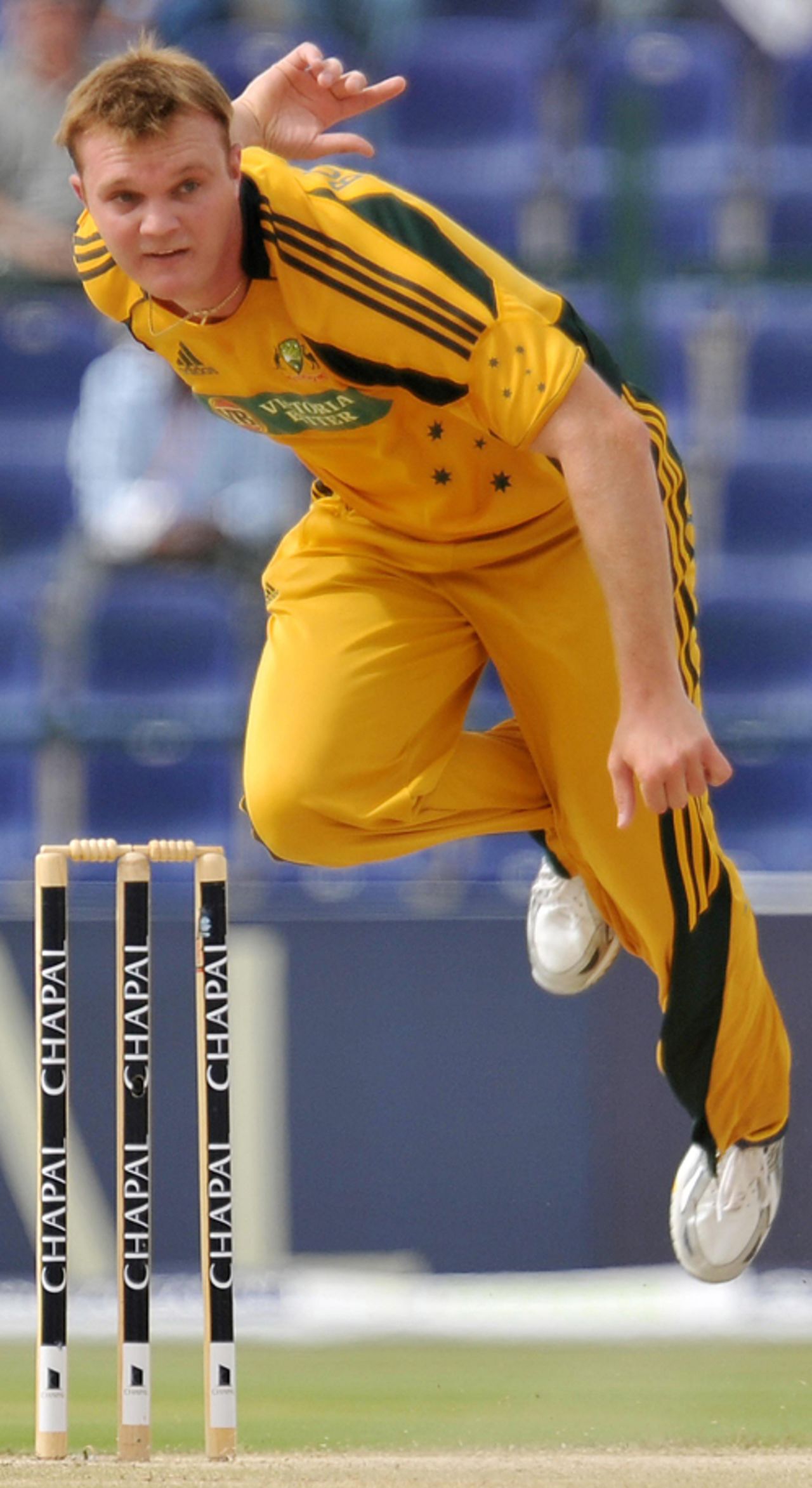 Doug Bollinger bends his back, Pakistan v Australia, 4th ODI, Abu Dhabi, May 1, 2009