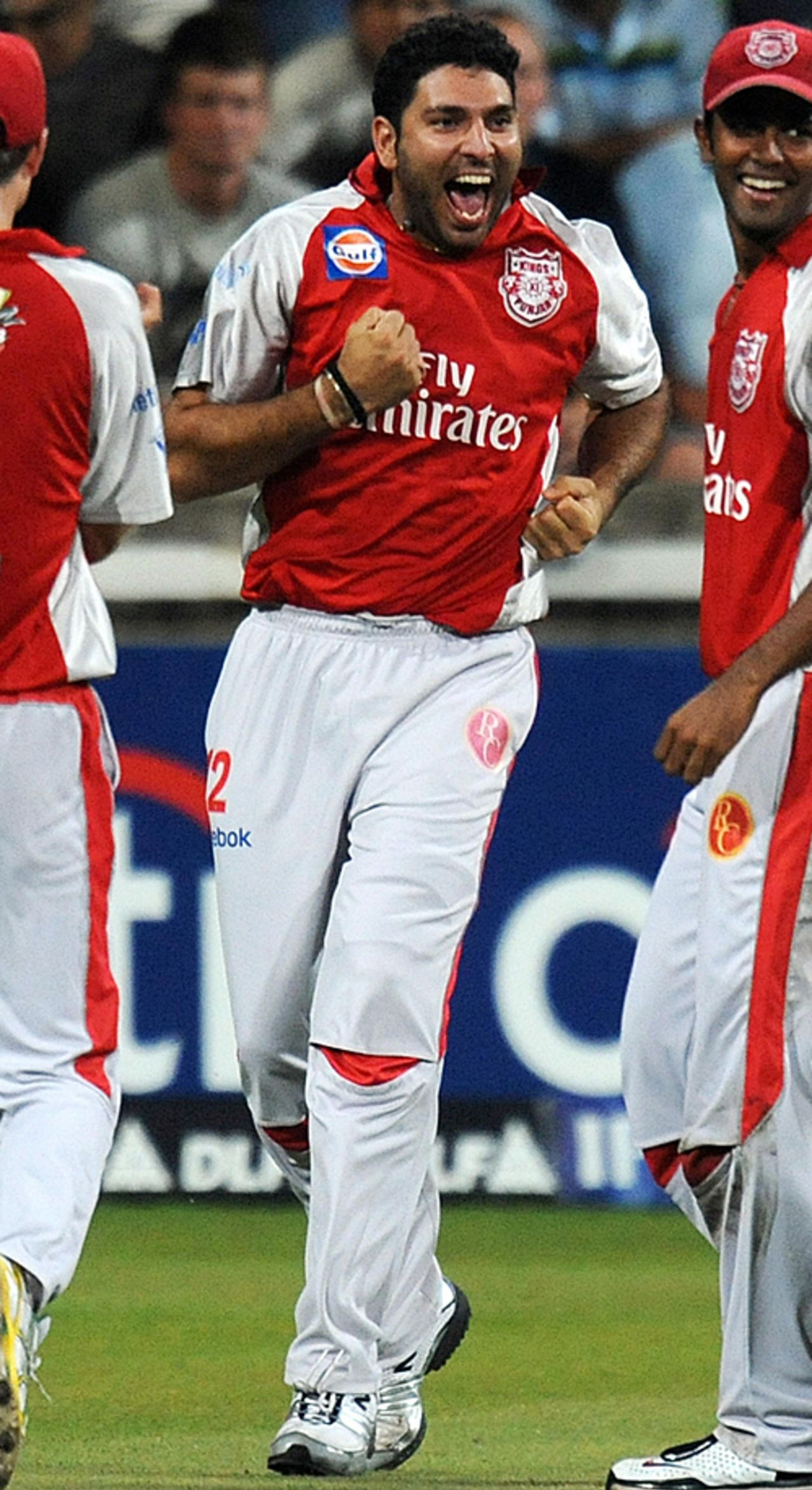 Yuvraj Singh is cock-a-hoop after completing his hat-trick, Royal Challengers Bangalore v Kings XI Punjab, 24th match, IPL, May 1, 2009