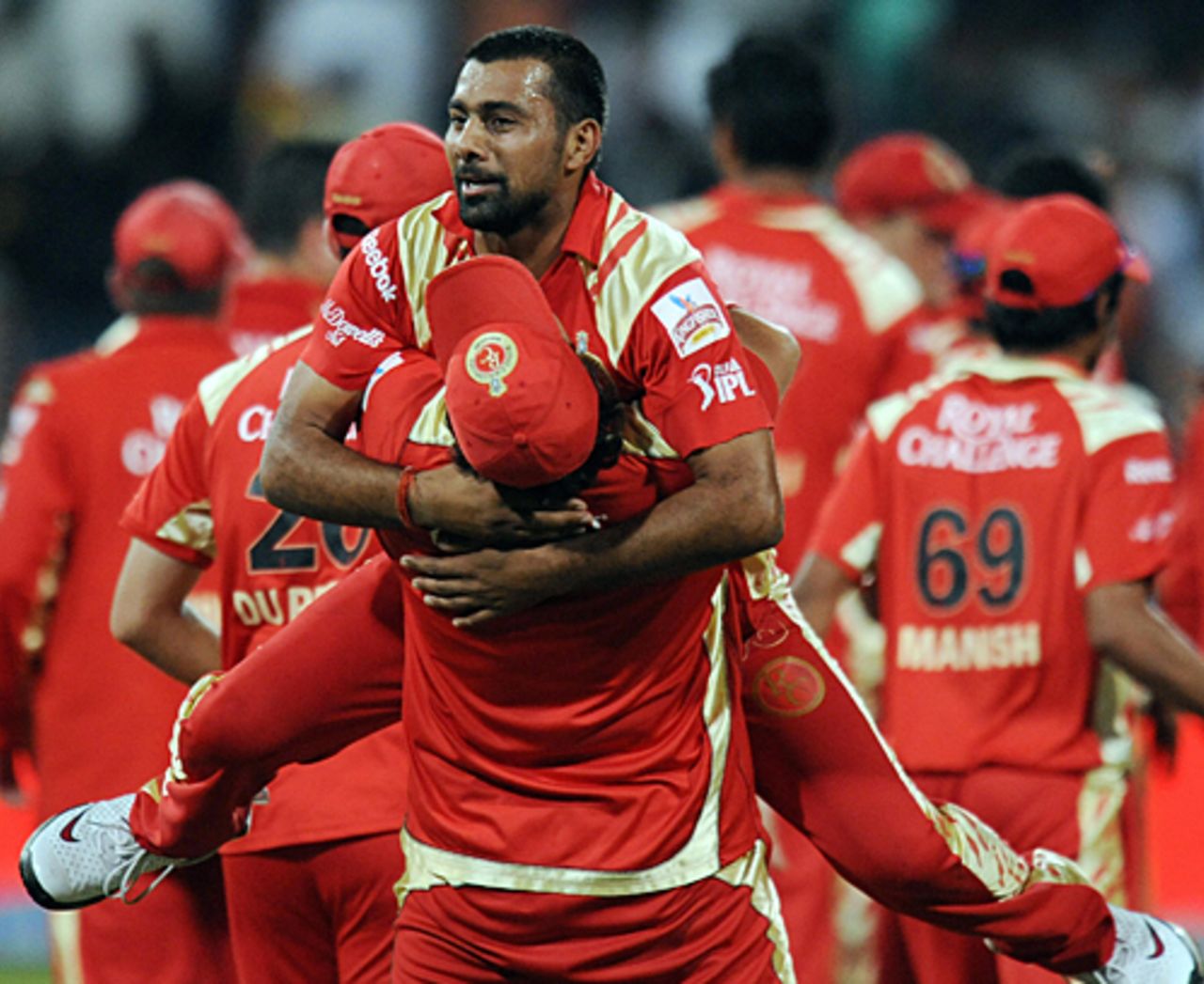 Praveen Kumar sealed the win with a defining final over, Royal Challengers Bangalore v Kings XI Punjab, 24th match, IPL, May 1, 2009