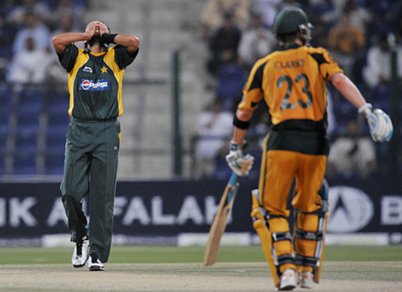 It was frustrating for the Pakistan bowlers under lights, Pakistan v Australia, 4th ODI, Abu Dhabi, May 1, 2009