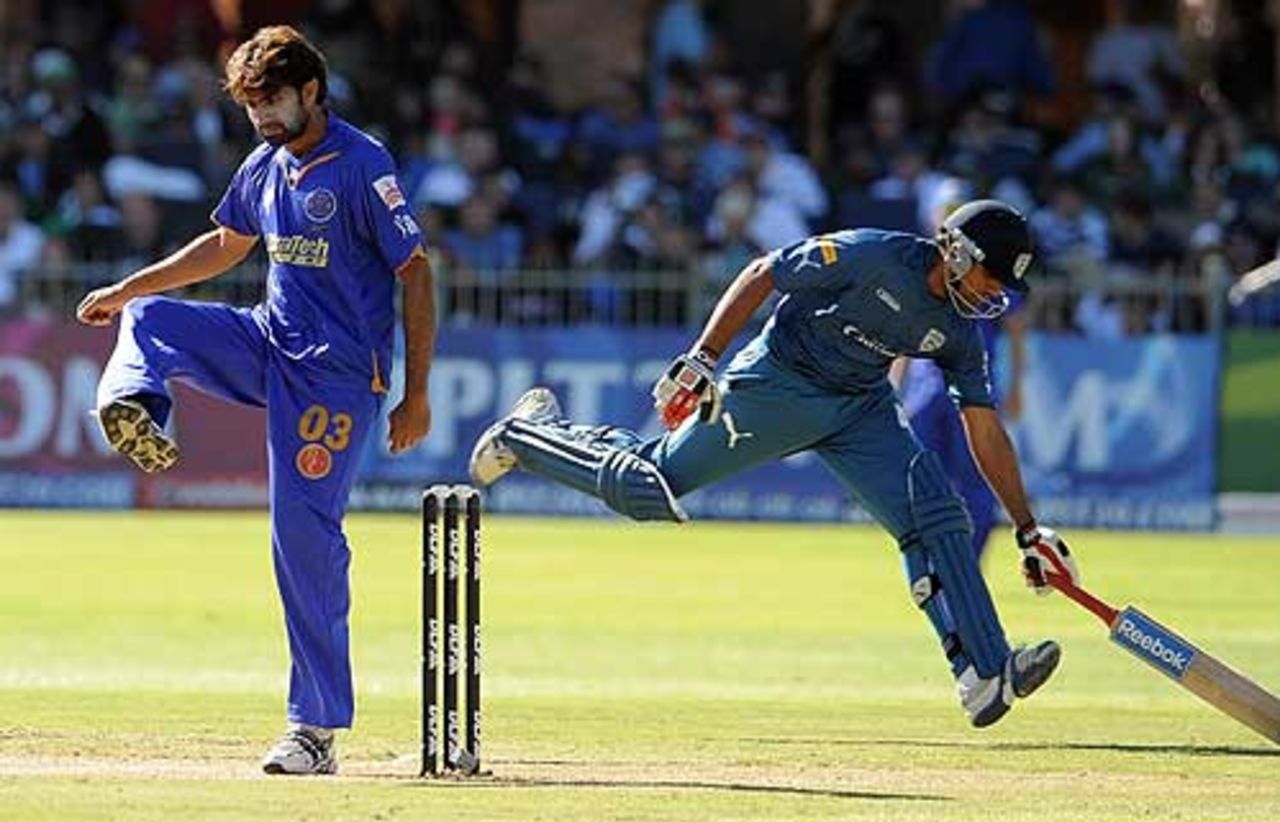 Munaf Patel did more with his feet than ball against Deccan, Deccan Chargers v Rajasthan Royals, IPL, 25th match, Port Elizabeth, May 2, 2009