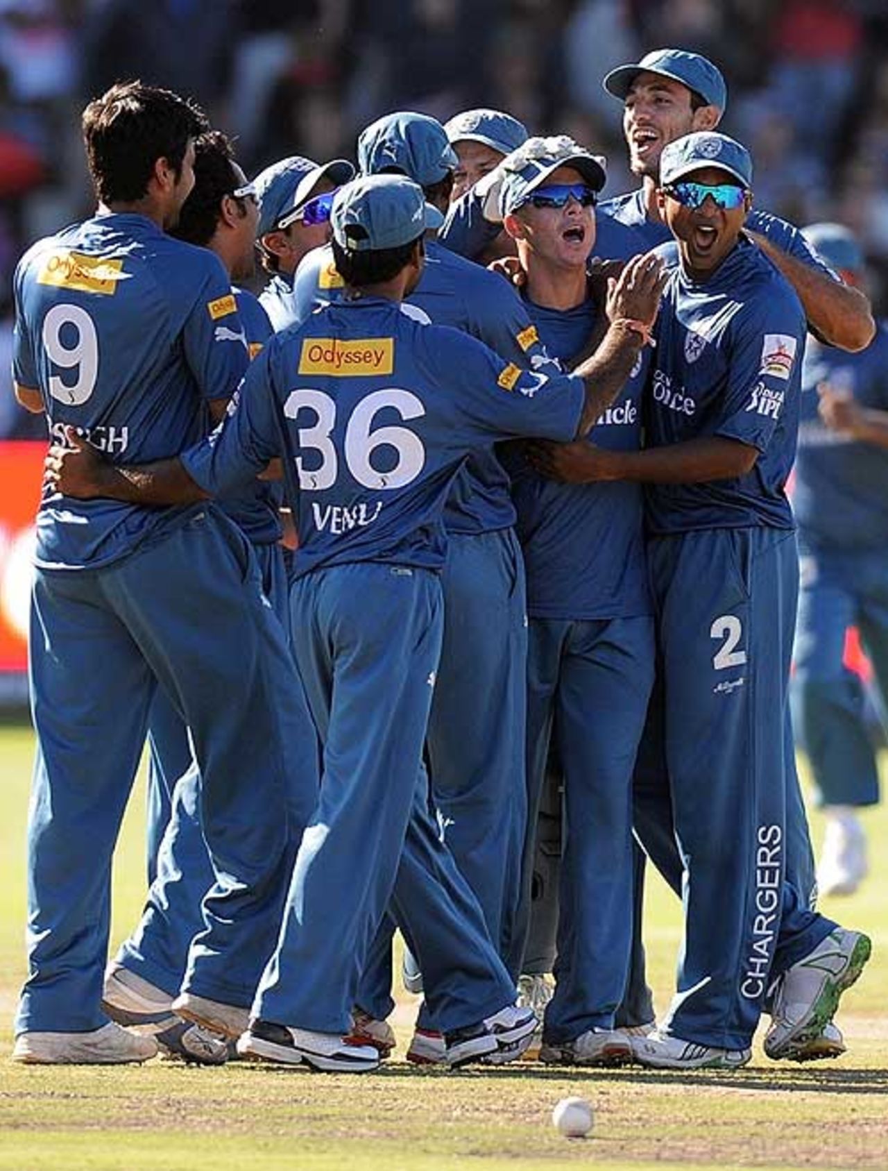 Herschelle Gibbs is the centre of attention, Deccan Chargers v Rajasthan Royals, IPL, 25th match, Port Elizabeth, May 2, 2009