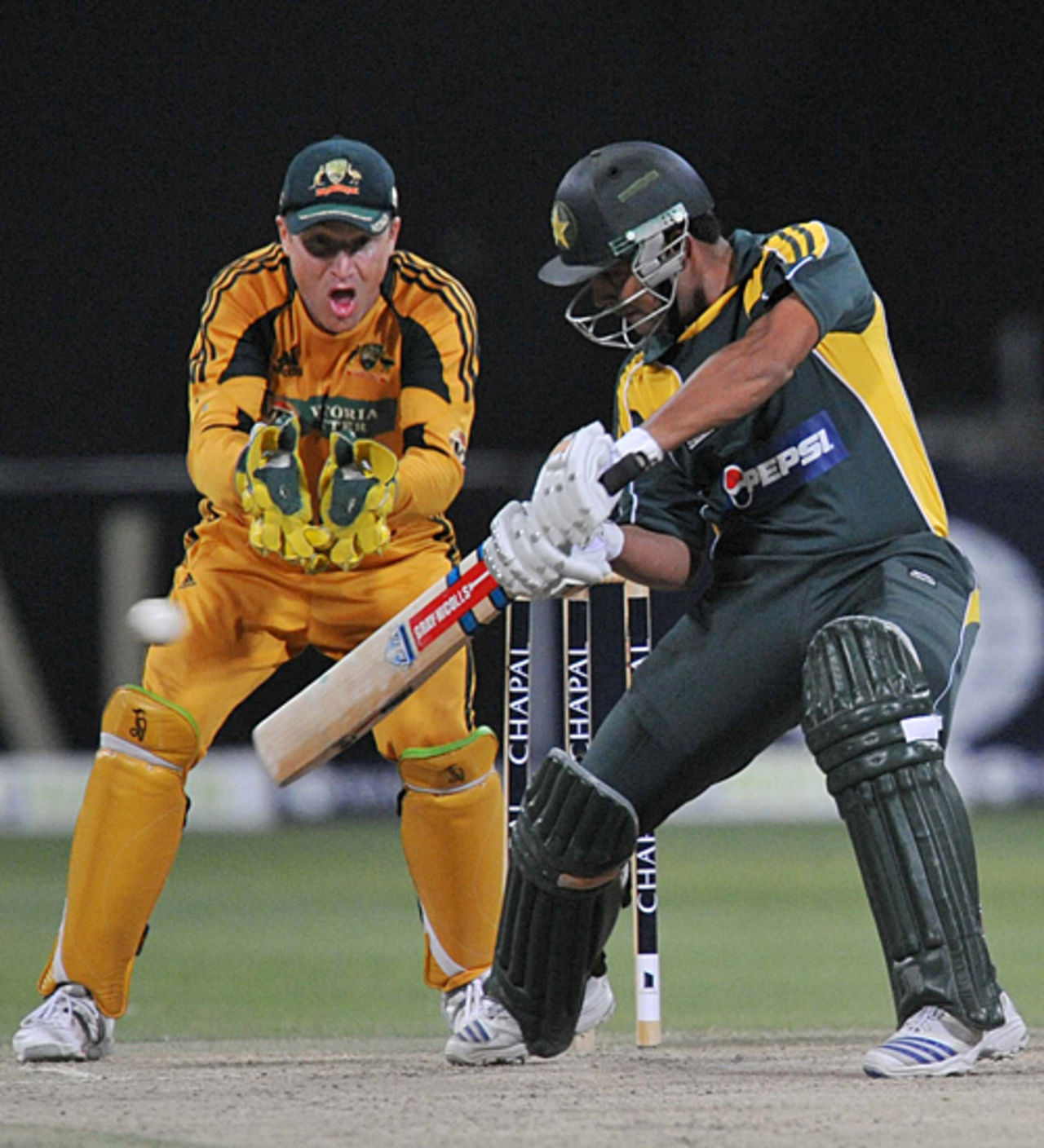 Kamran Akmal plays the cut, Pakistan v Australia, 5th ODI, Abu Dhabi, May 3, 2009