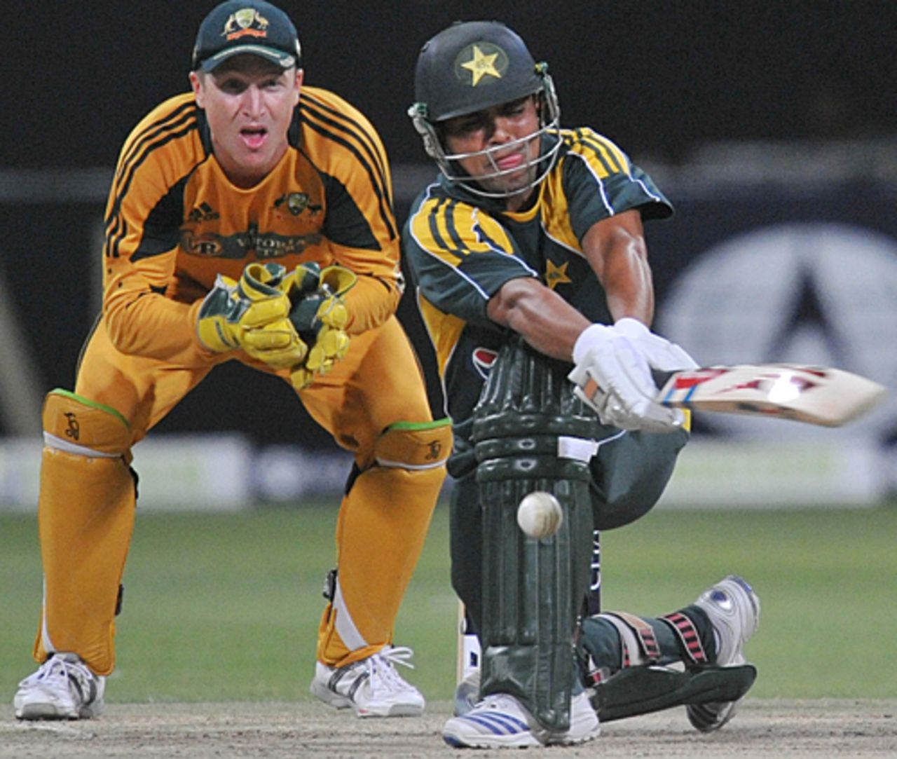 Kamran Akmal tries to sweep, Pakistan v Australia, 5th ODI, Abu Dhabi, May 3, 2009