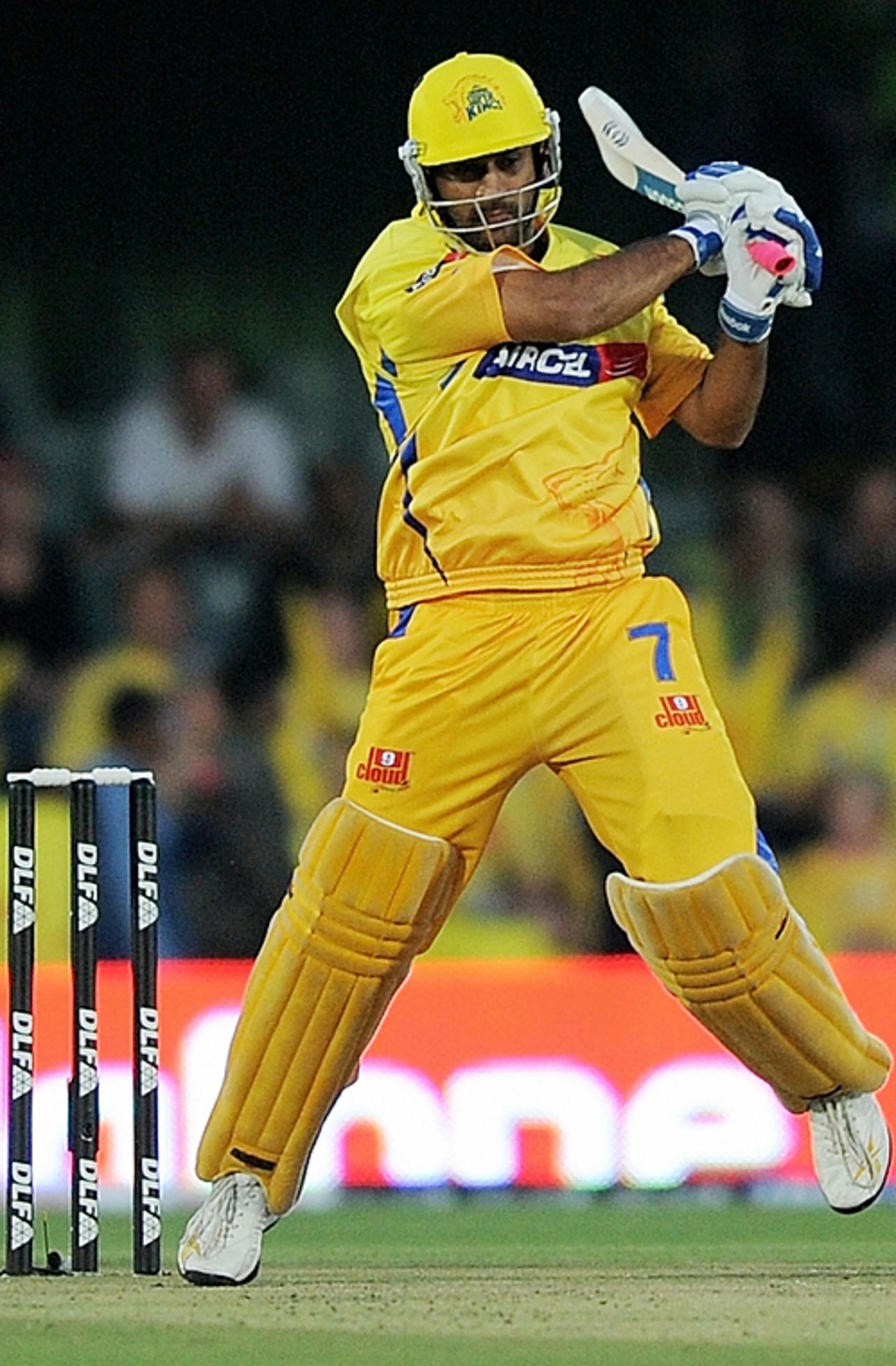 MS Dhoni gets innovative, Chennai Super Kings v Deccan Chargers, IPL, 29th match, East London, May 4, 2009