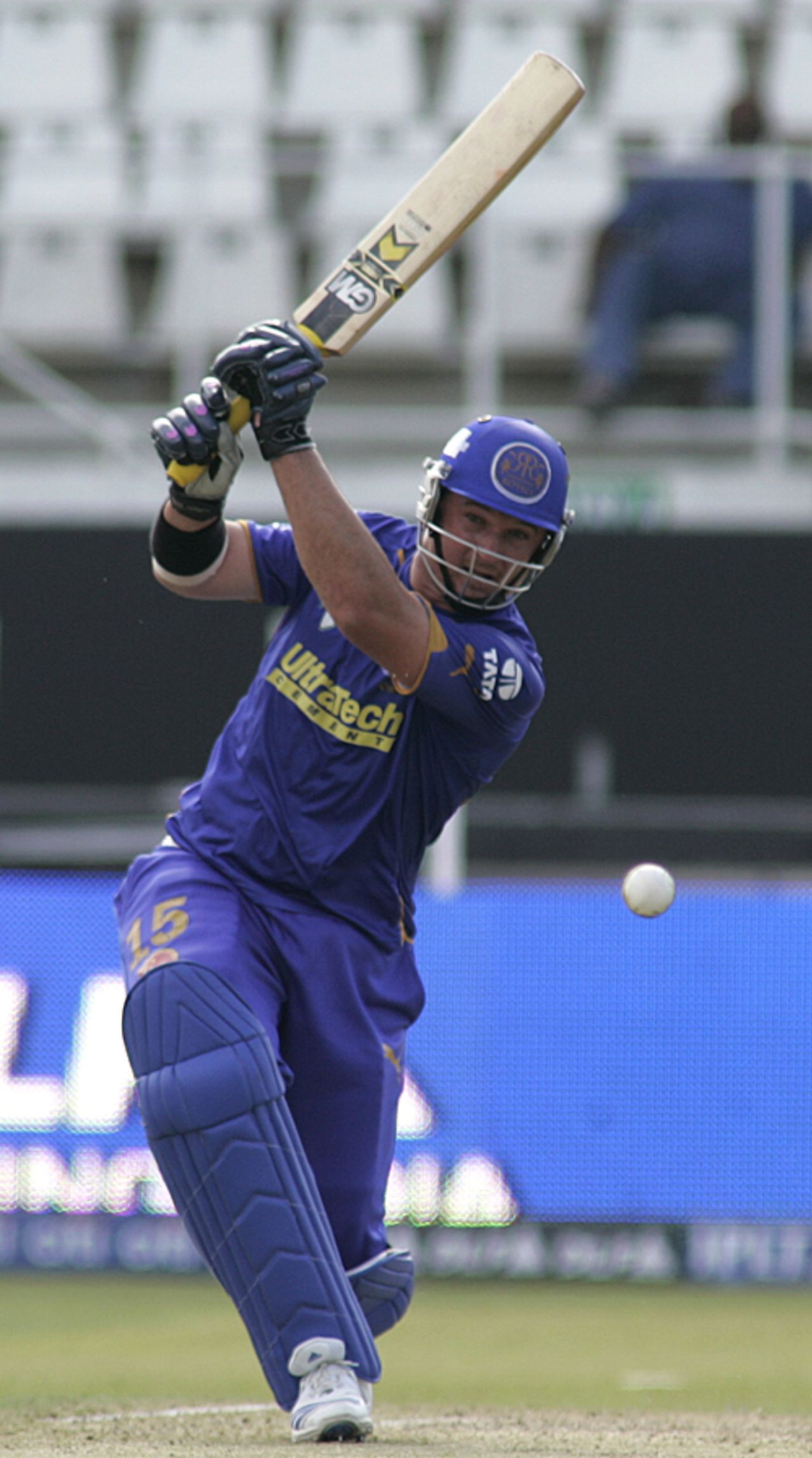 Graeme Smith smashes it past the bowler, Kings XI Punjab v Rajasthan Royals, 30th match, IPL, Durban, May 5, 2009