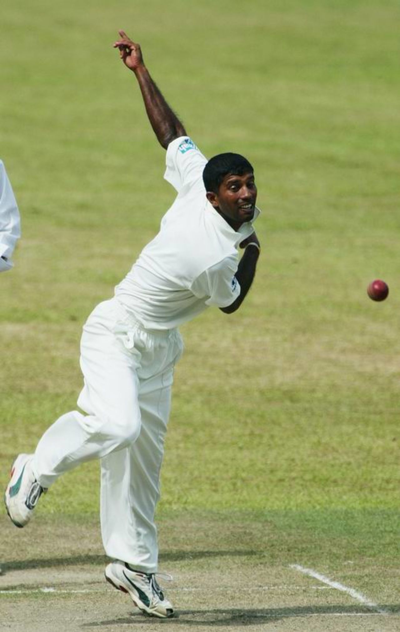Kumar Dharmasena bowls, Sri Lanka v England, second Test, Kandy, December 12, 2003