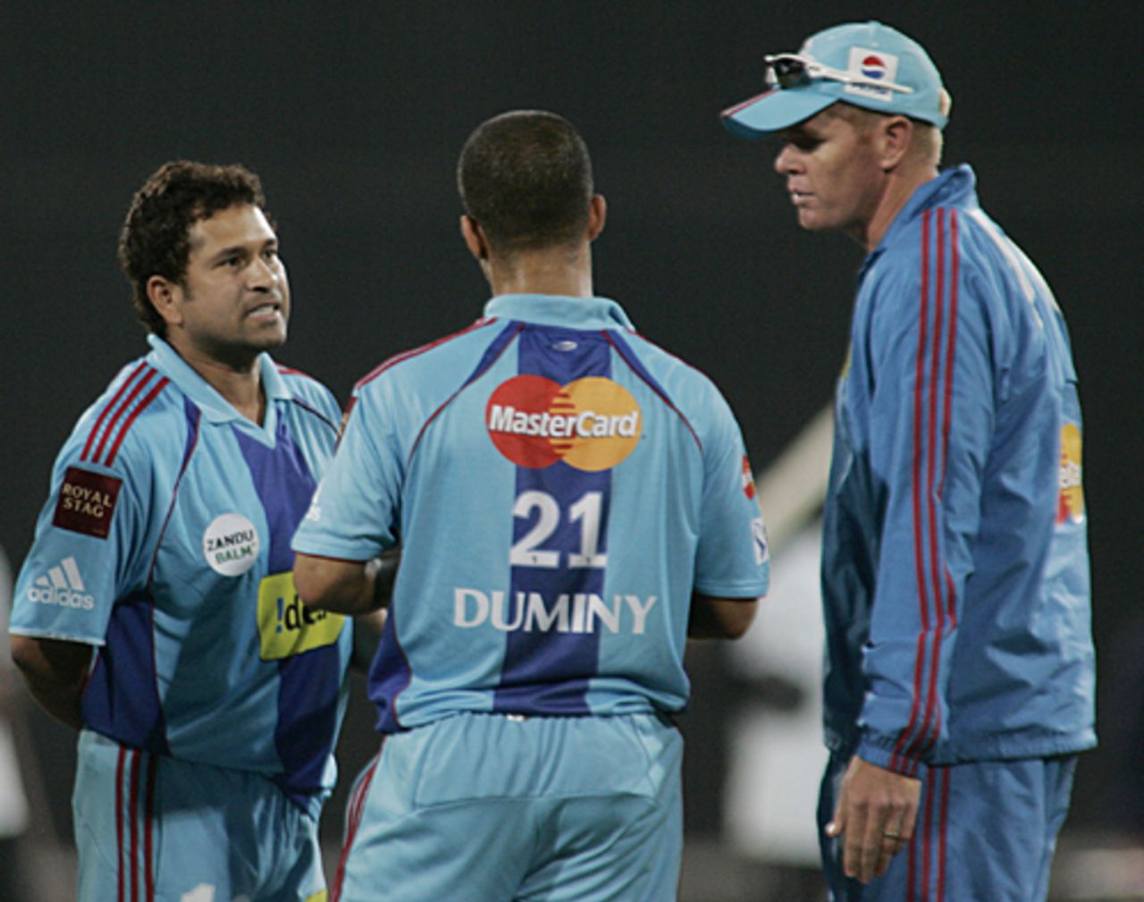 Sachin Tendulkar and Shaun Pollock have a word with JP Duminy during the strategy break, Deccan Chargers v Mumbai Indians, IPL, 32nd match, Centurion, May 6, 2009